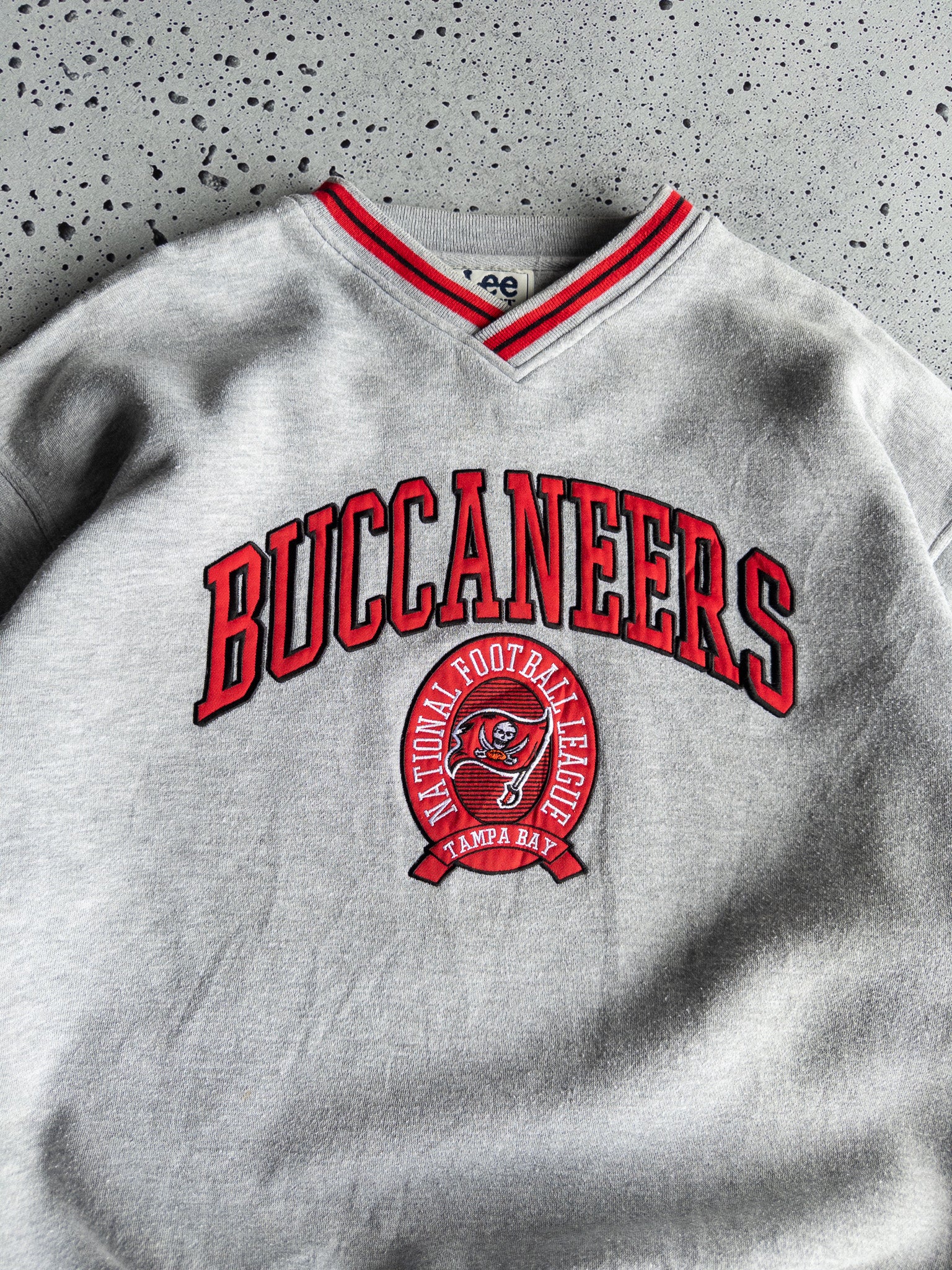 Vintage Tampa Bay Buccaneers Sweatshirt (XL)