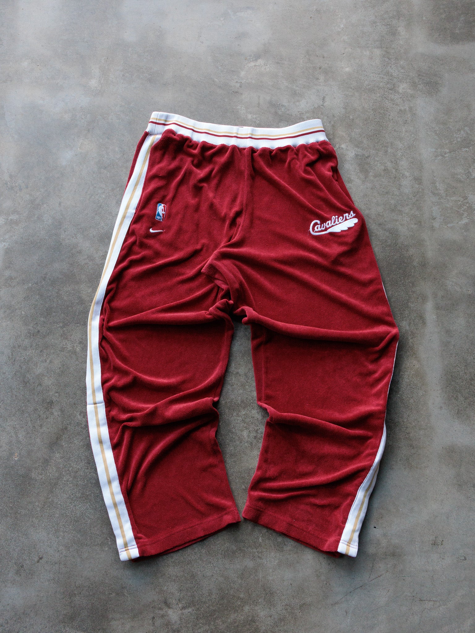 Vintage 90s Red Nike Cleveland Cavaliers Pants (XL)