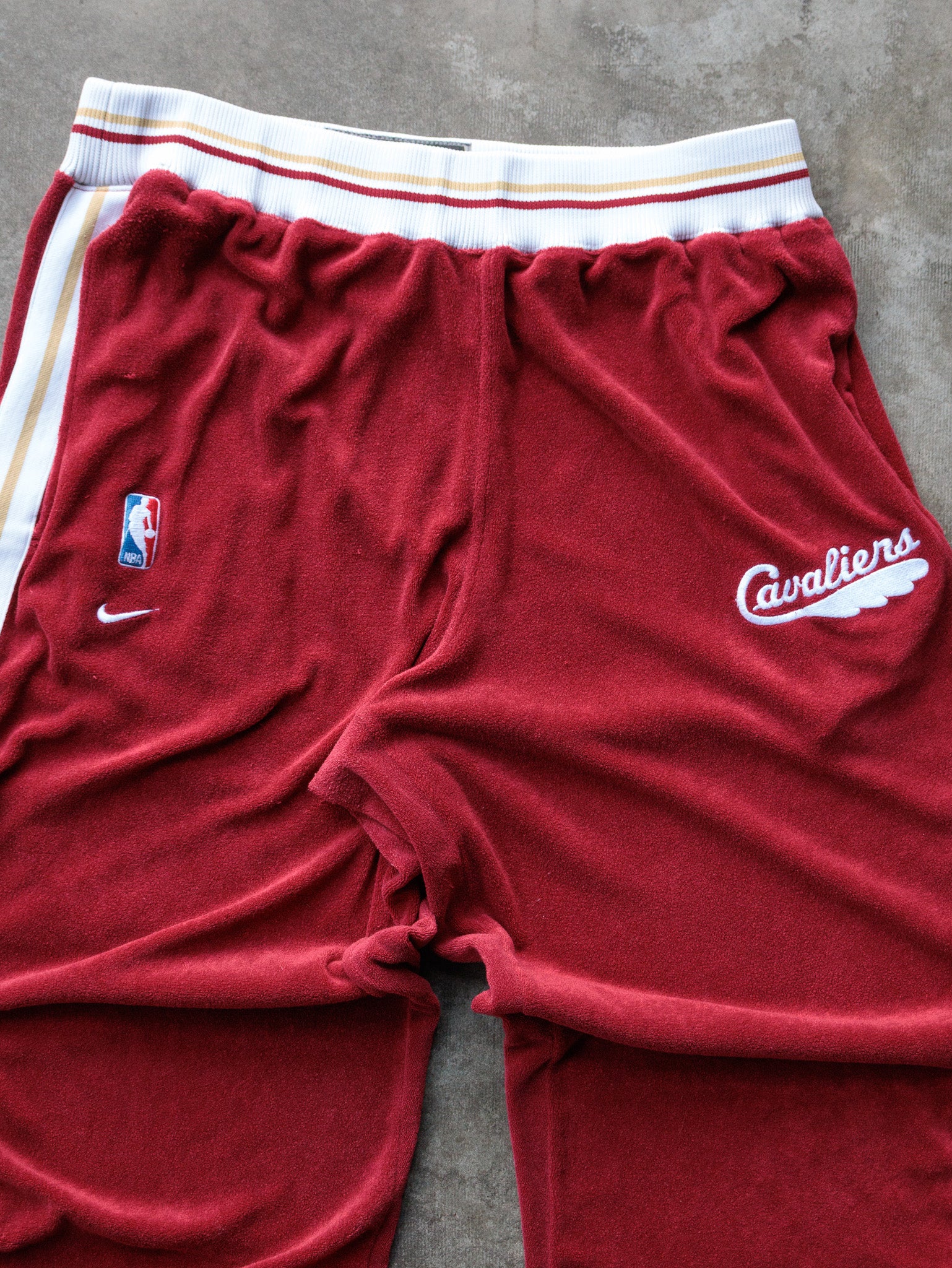 Vintage 90s Red Nike Cleveland Cavaliers Pants (XL)
