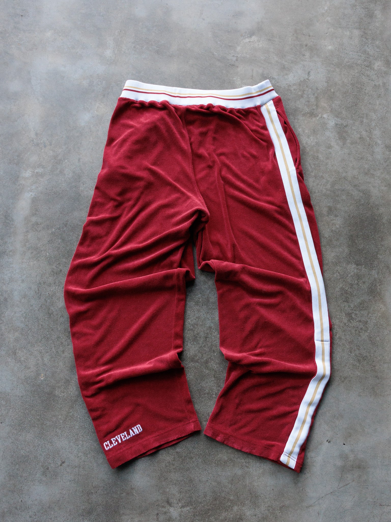 Vintage 90s Red Nike Cleveland Cavaliers Pants (XL)
