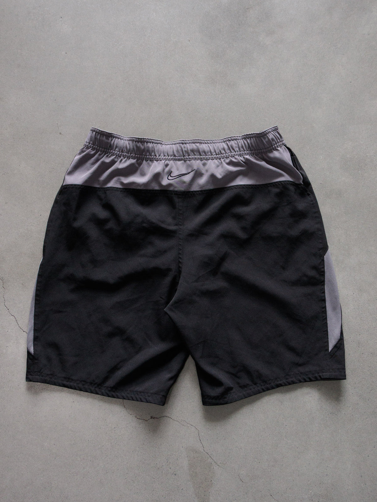 Vintage 00s Black Nike Shorts (M)