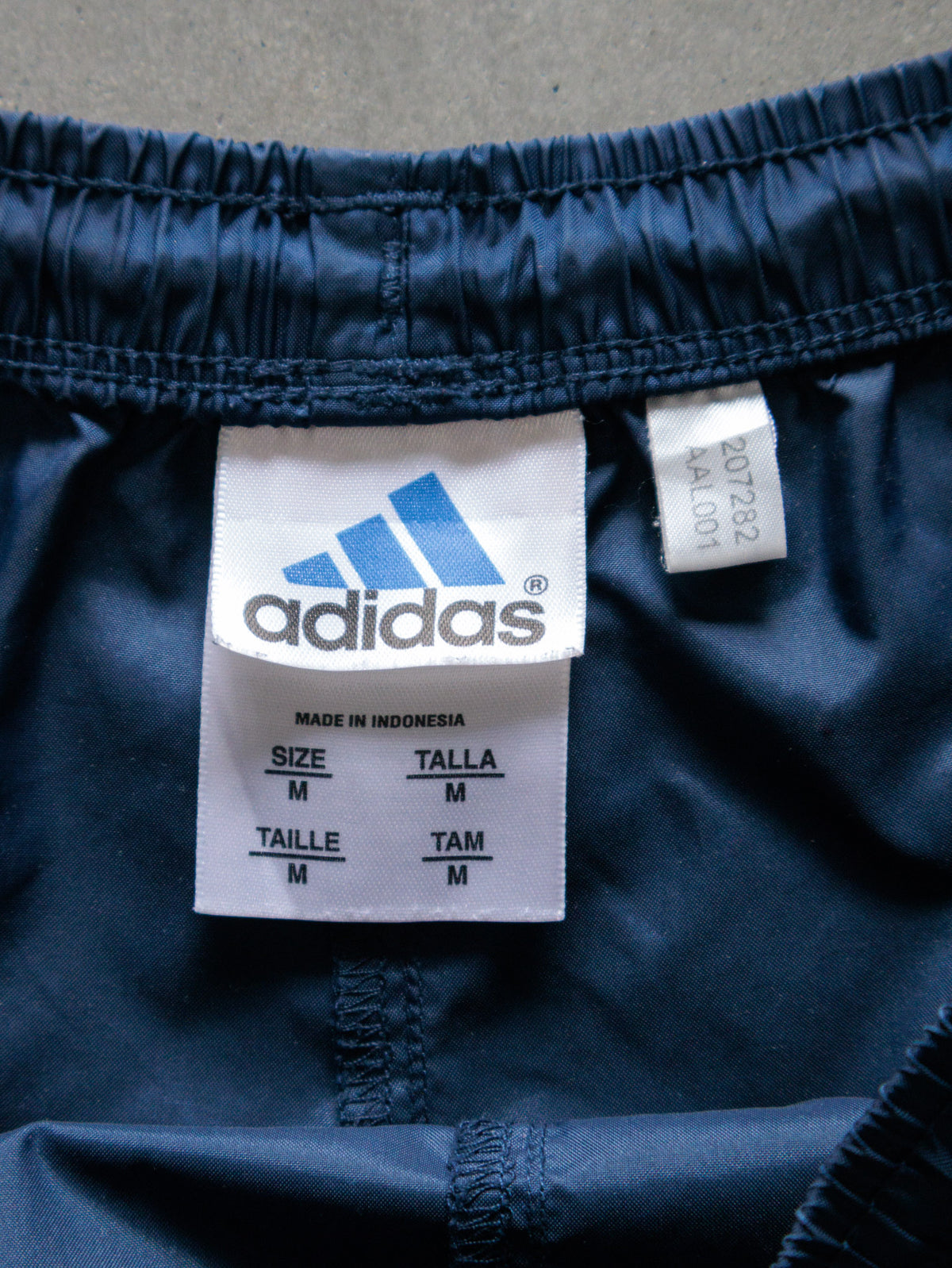 Vintage 00s Navy Adidas Shorts (M)