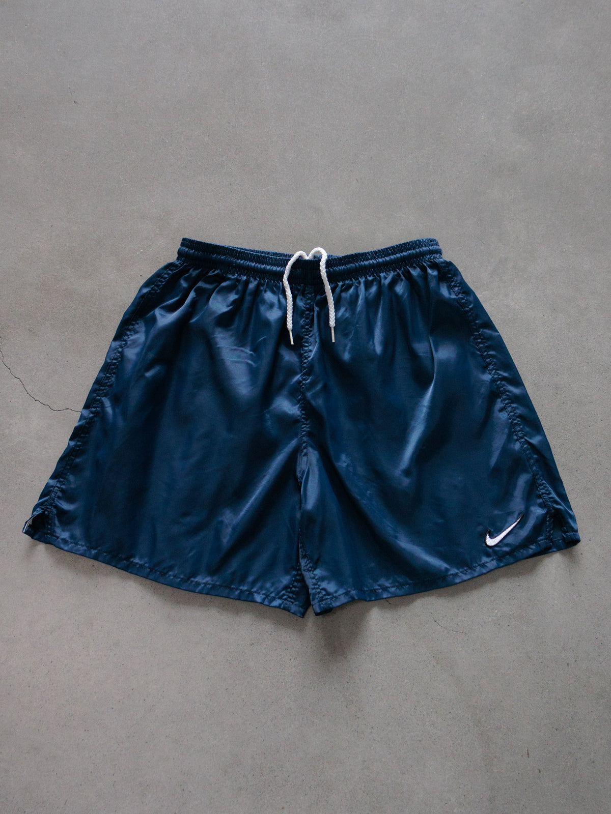 Vintage 90s Navy Nike Shorts (14-16Y)