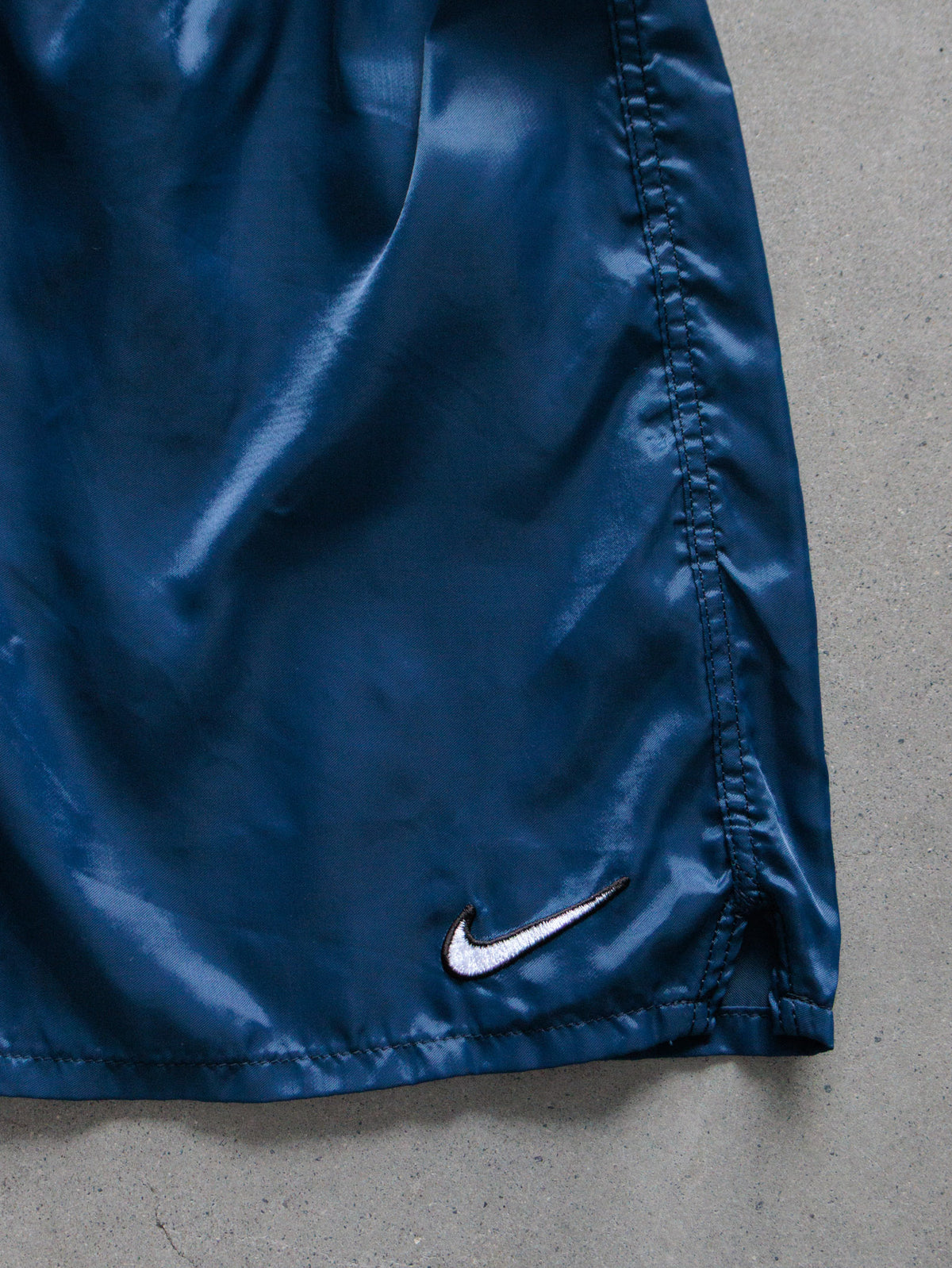 Vintage 90s Navy Nike Shorts (14-16Y)