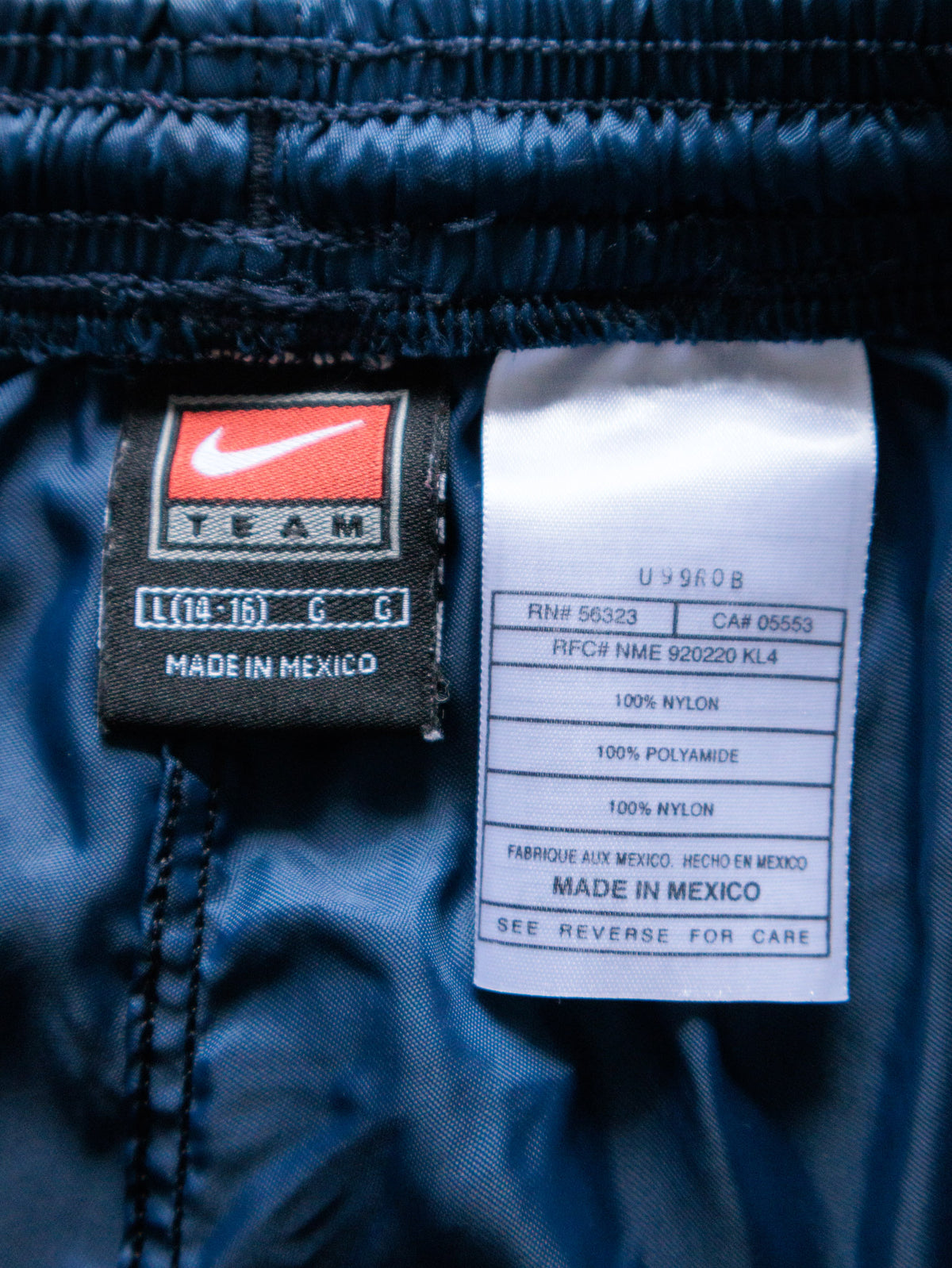 Vintage 90s Navy Nike Shorts (14-16Y)