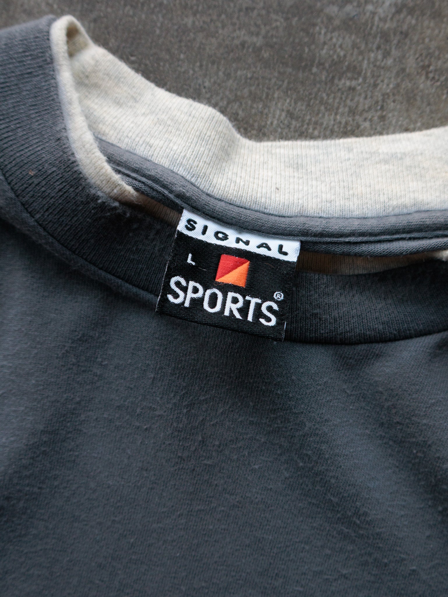Vintage 1992 Grey Signal Sports Wolf Tee (L)