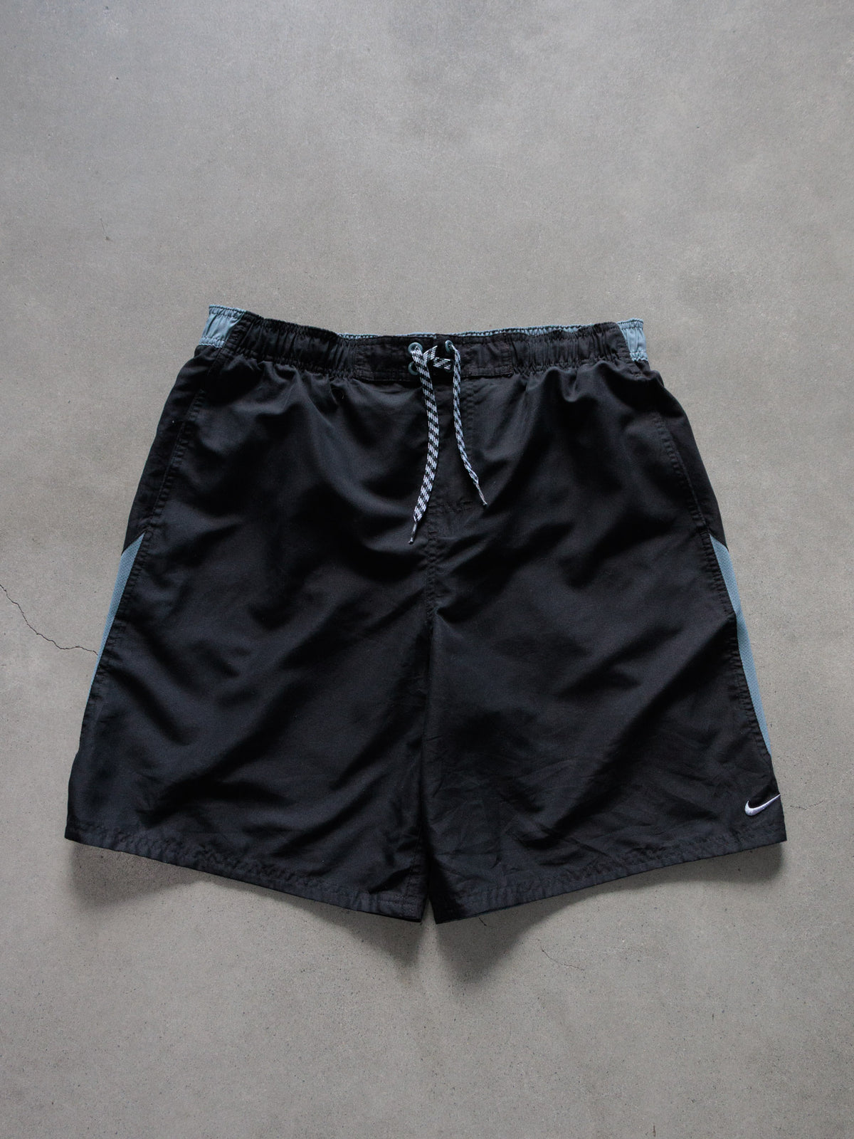 Vintage 00s Black Nike Shorts (L)