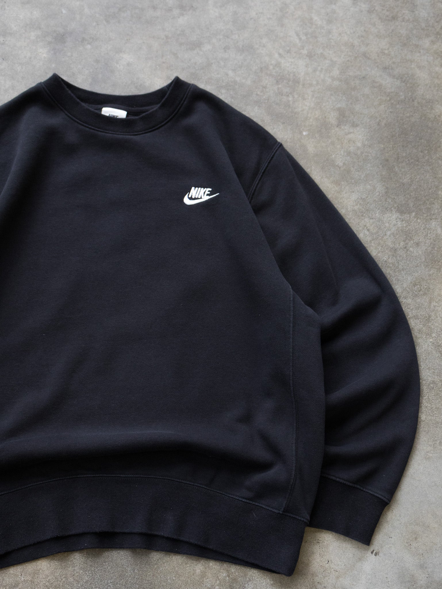 Vintage Black Nike Sweatshirt (M)