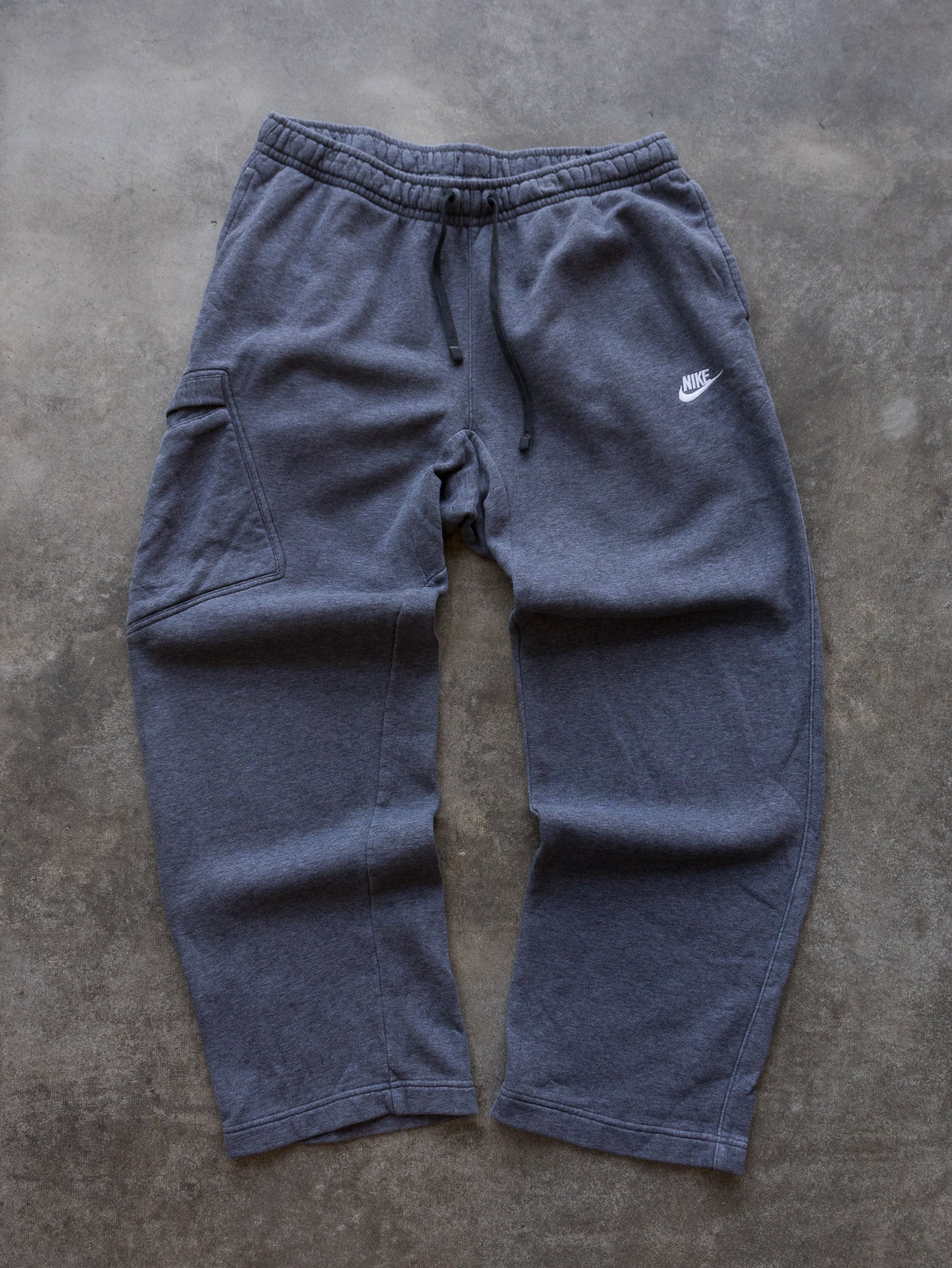 Vintage 00s Grey Nike Cargo Sweatpants (L)