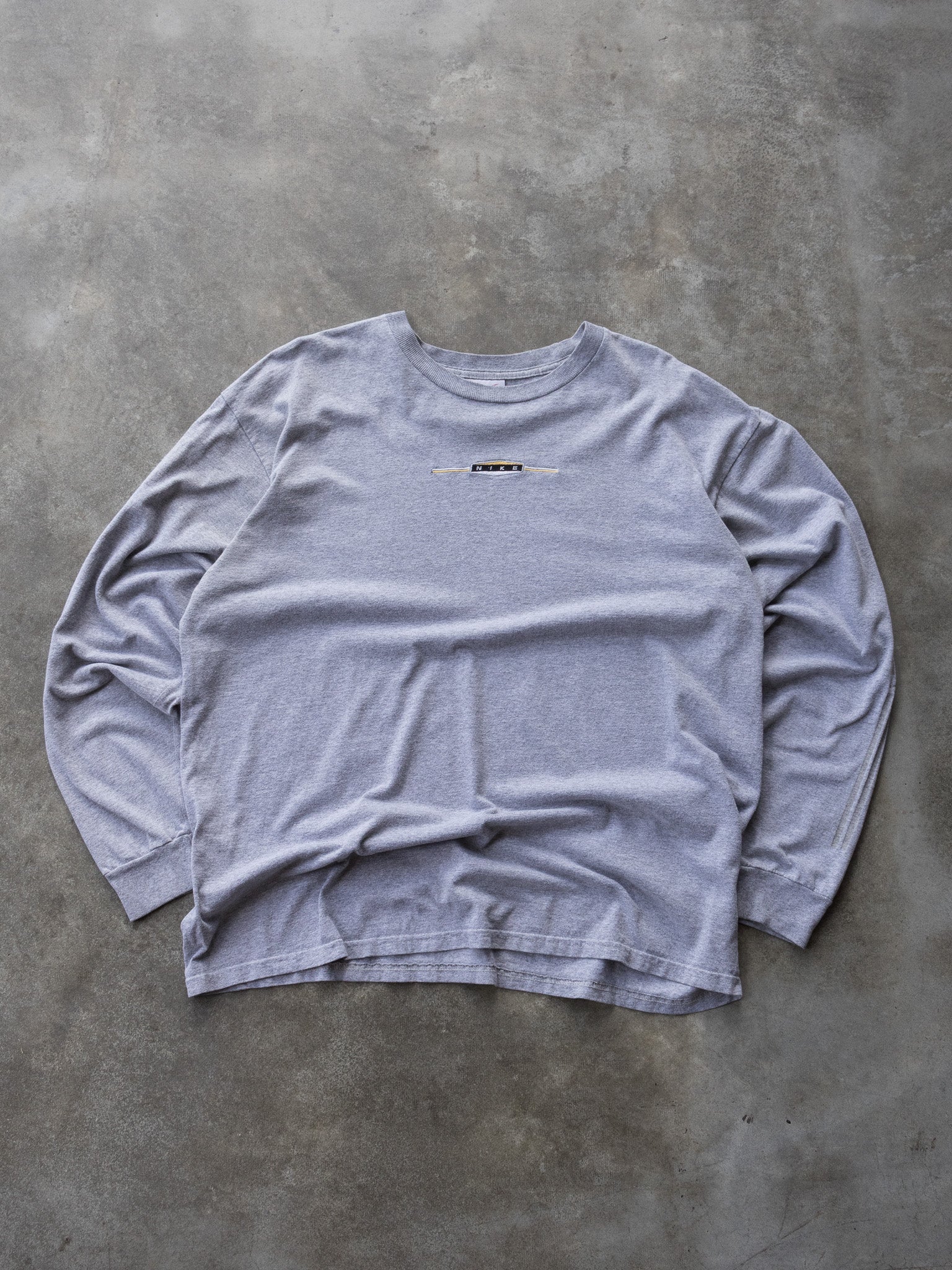 Vintage 90s Grey Nike Long Sleeve (L)