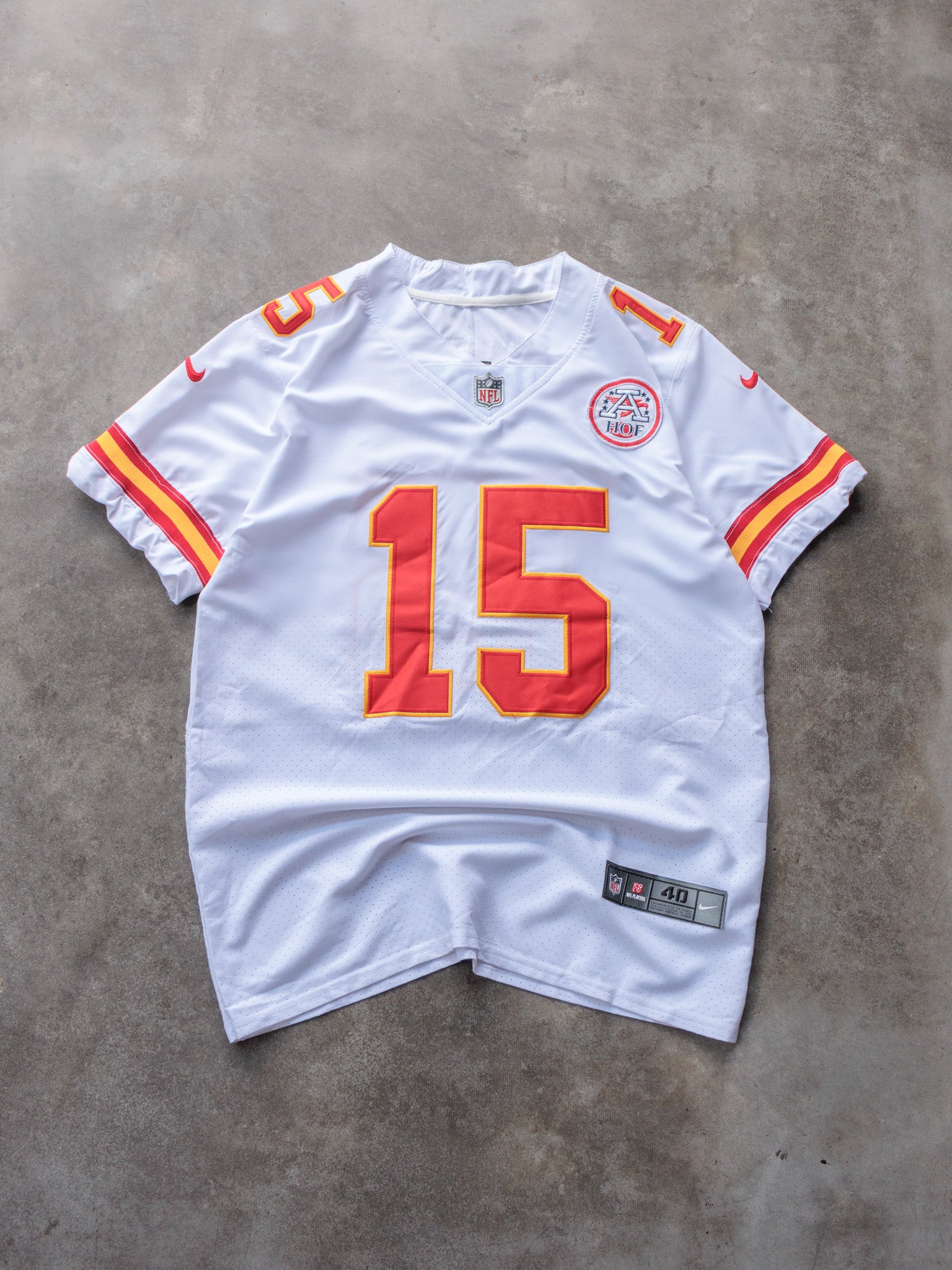 White Nike Kansas City Chiefs Mahomes Jersey (M)