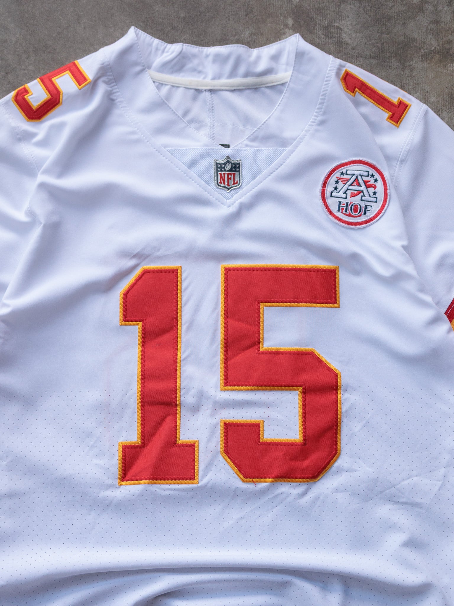White Nike Kansas City Chiefs Mahomes Jersey (M)