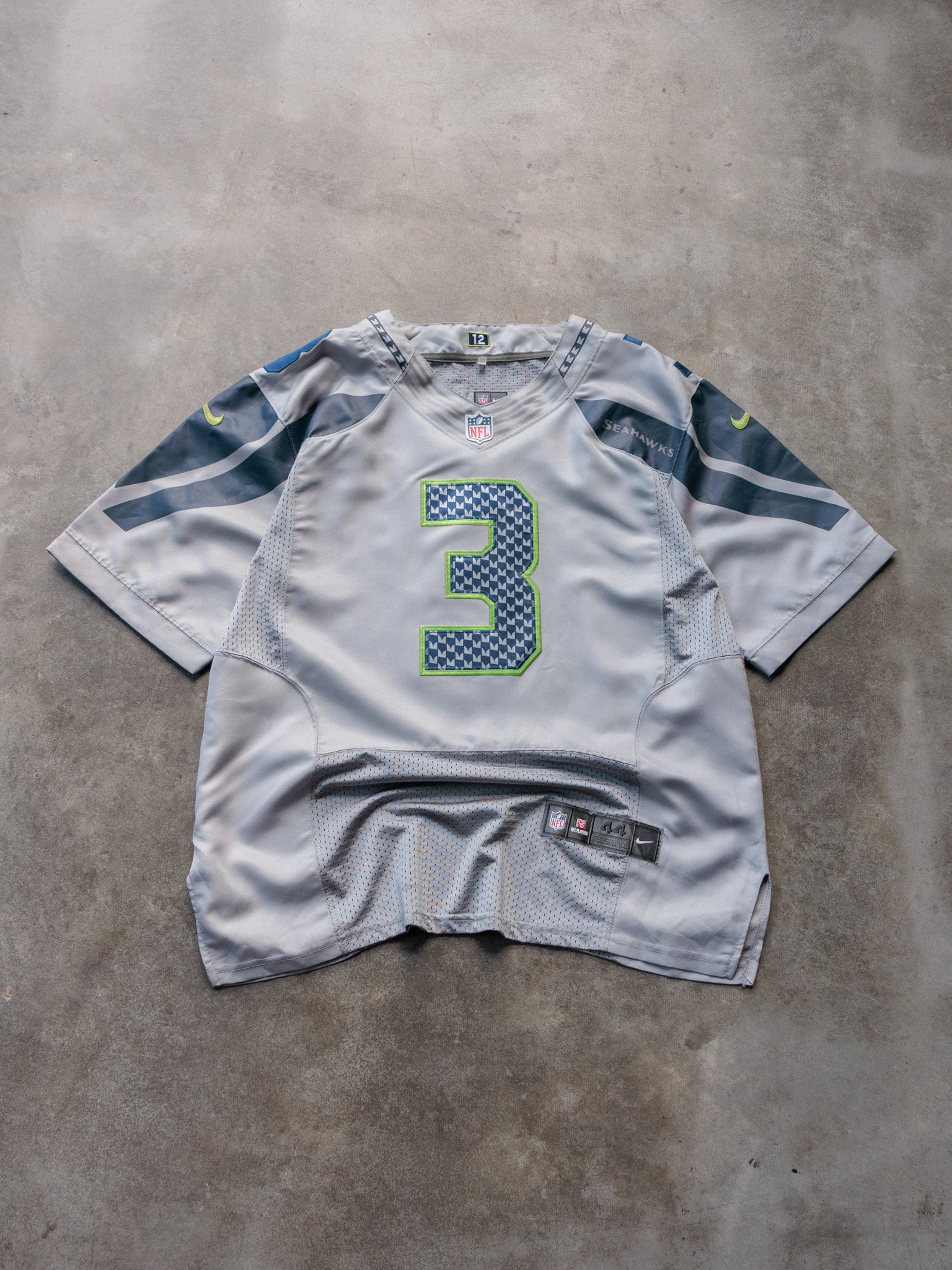 Vintage Grey Nike Seattle Seahawks Russell Wilson Jersey (M)