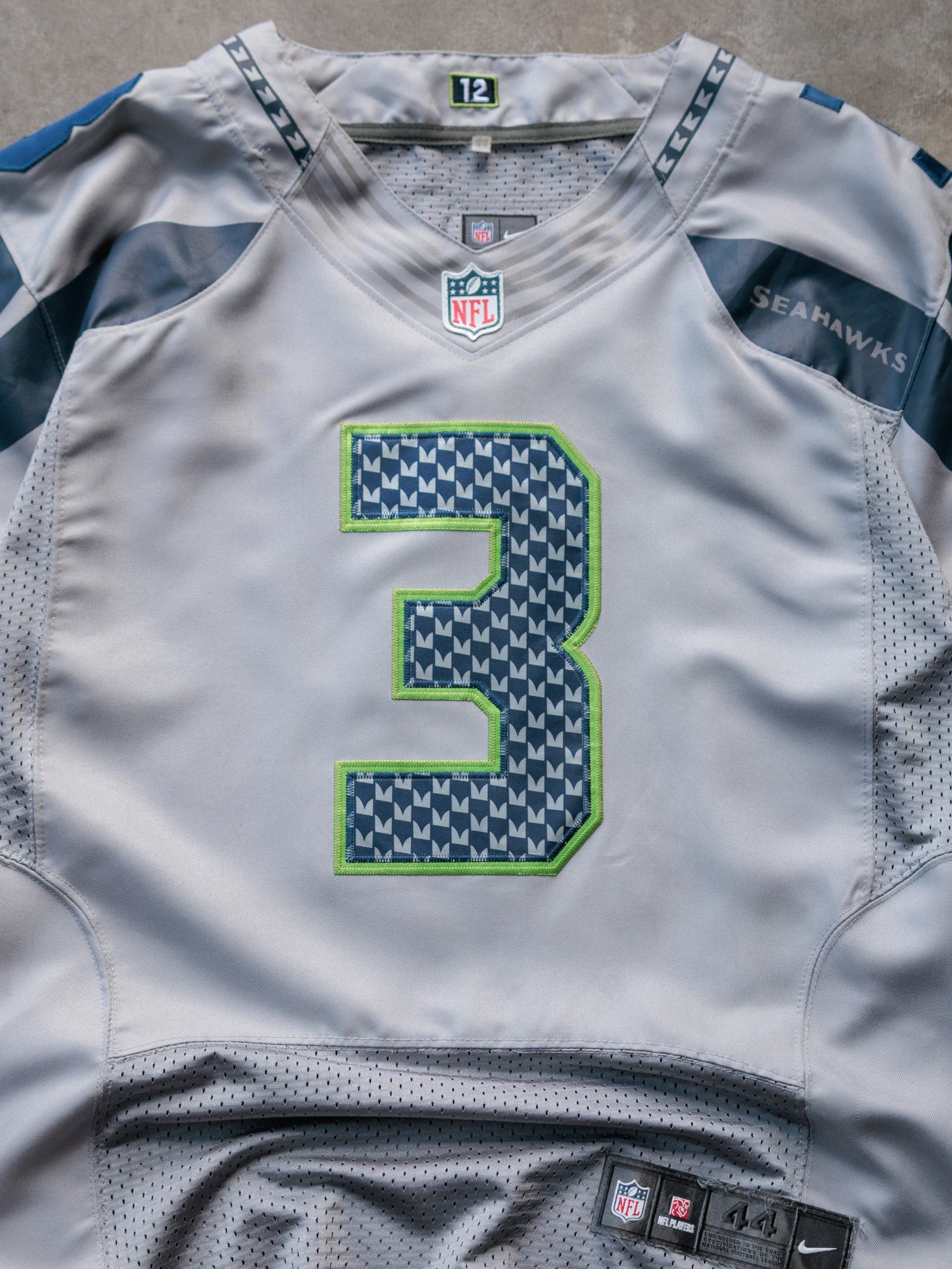 Vintage Grey Nike Seattle Seahawks Russell Wilson Jersey (M)
