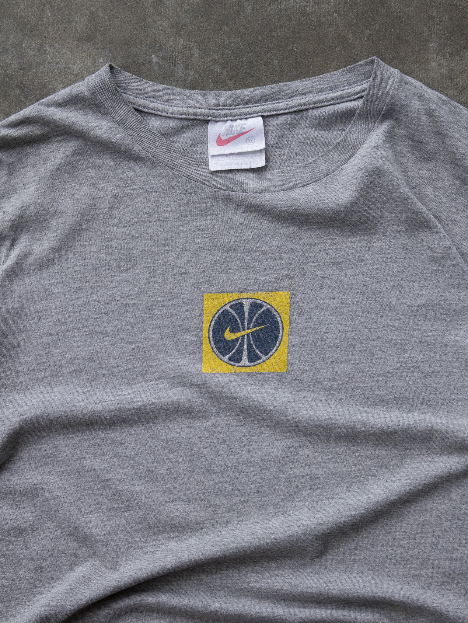 Vintage 00s Grey Nike Basketball Graphic Tee (XL)
