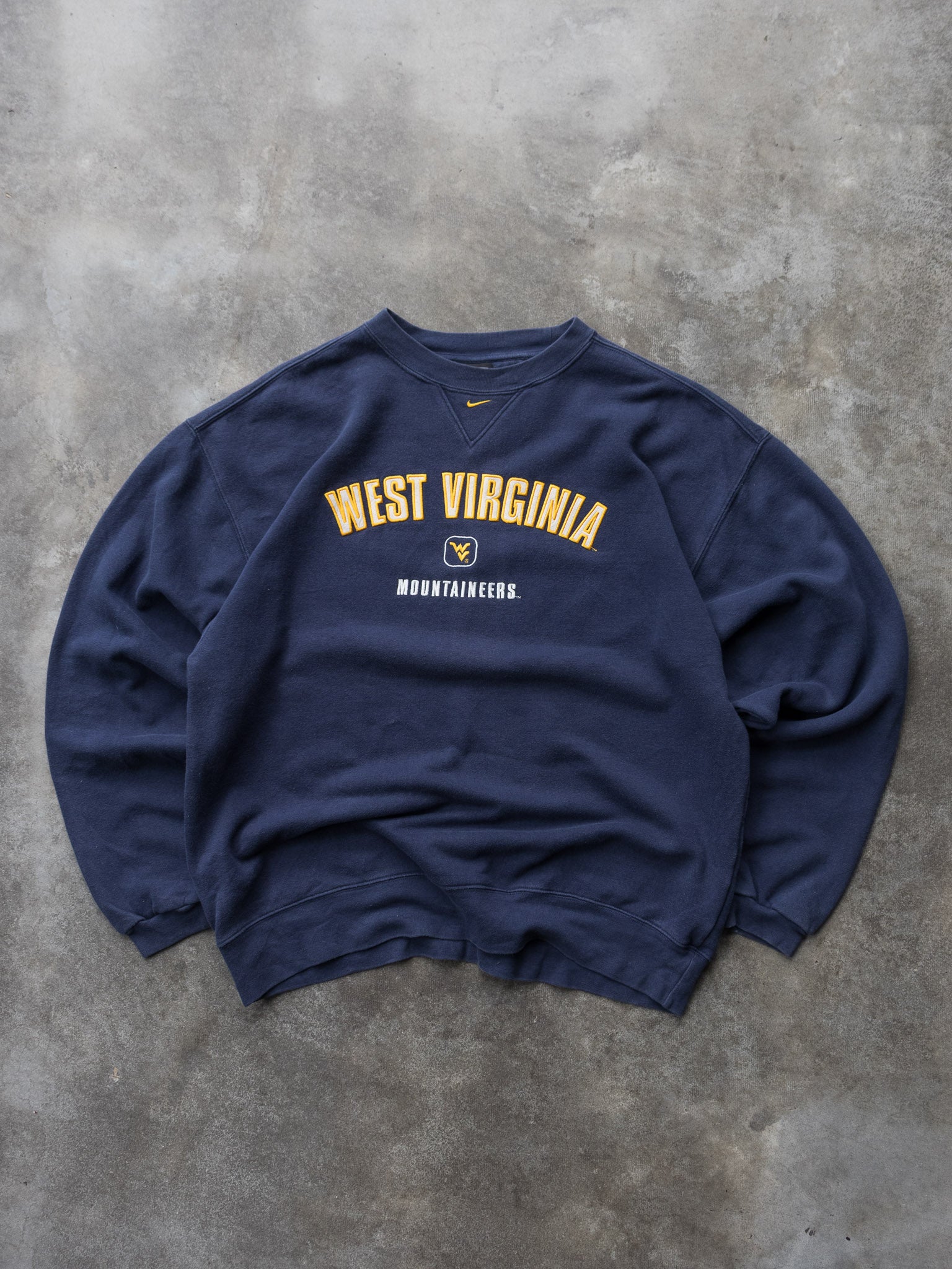 Vintage 90s Nike West Virginia Mountaineers Sweatshirt (M)