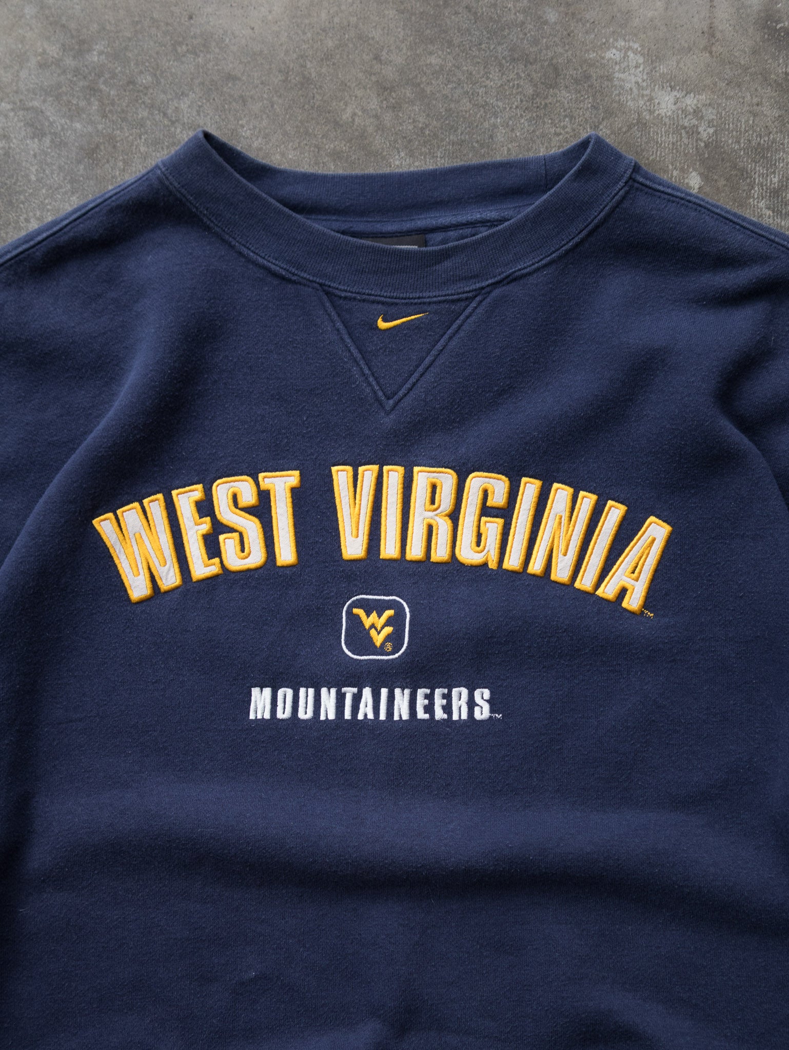 Vintage 90s Nike West Virginia Mountaineers Sweatshirt (M)