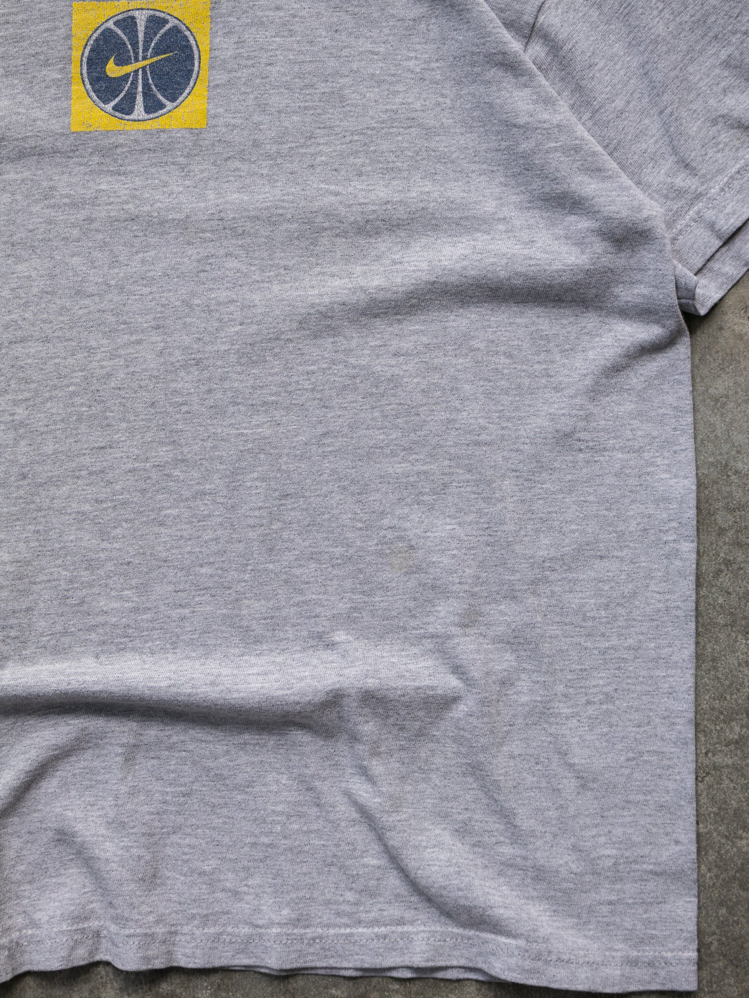 Vintage 00s Grey Nike Basketball Graphic Tee (XL)