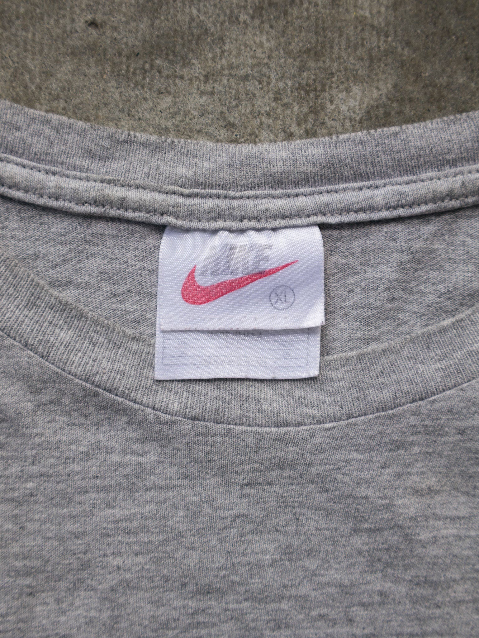 Vintage 00s Grey Nike Basketball Graphic Tee (XL)