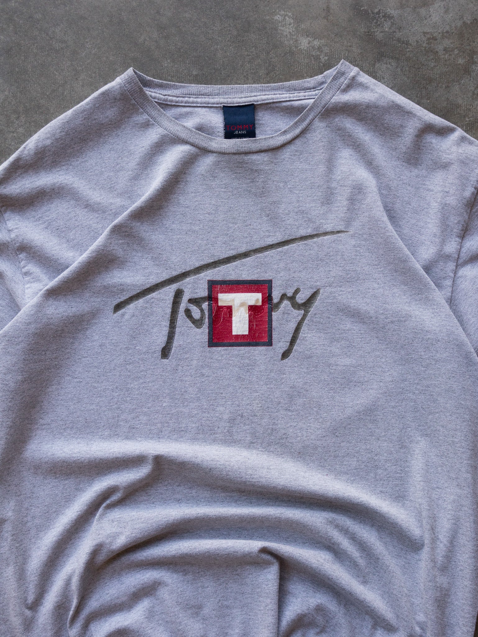 Vintage Grey Tommy Hilfiger Tee (M)