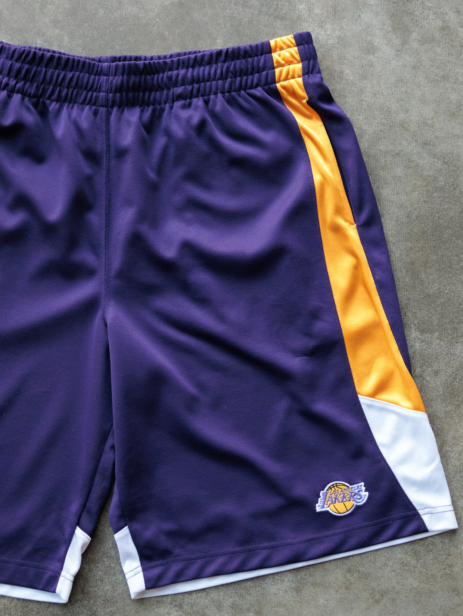 Vintage 00s Purple Los Angeles Lakers Shorts (XL)
