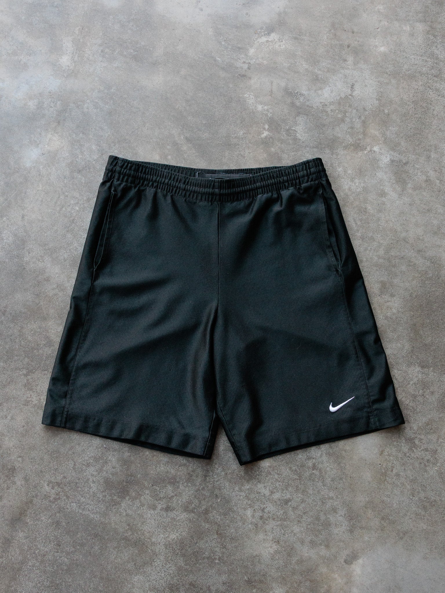 Vintage 00s Black Nike Mesh Shorts (M)