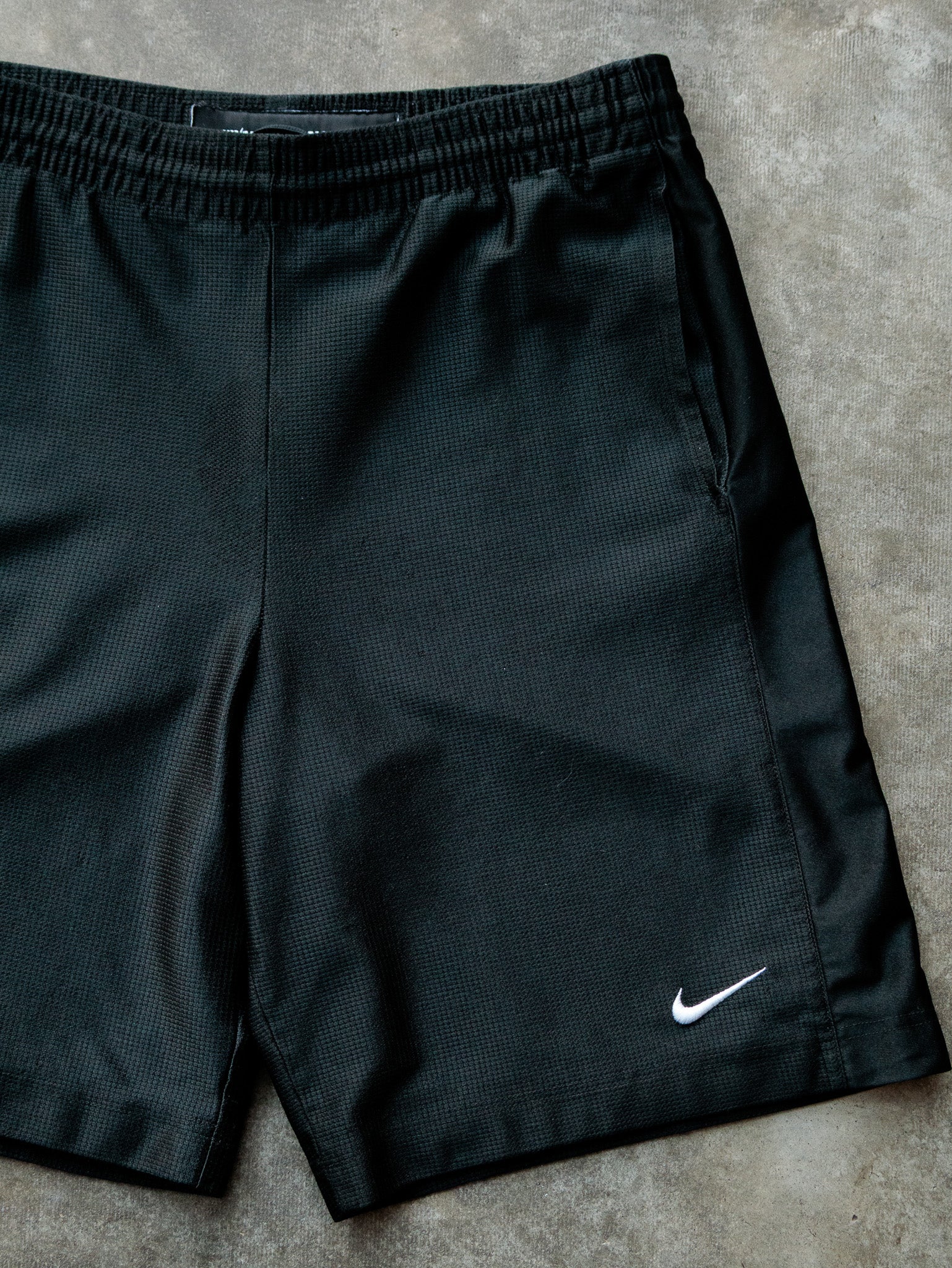 Vintage 00s Black Nike Mesh Shorts (M)