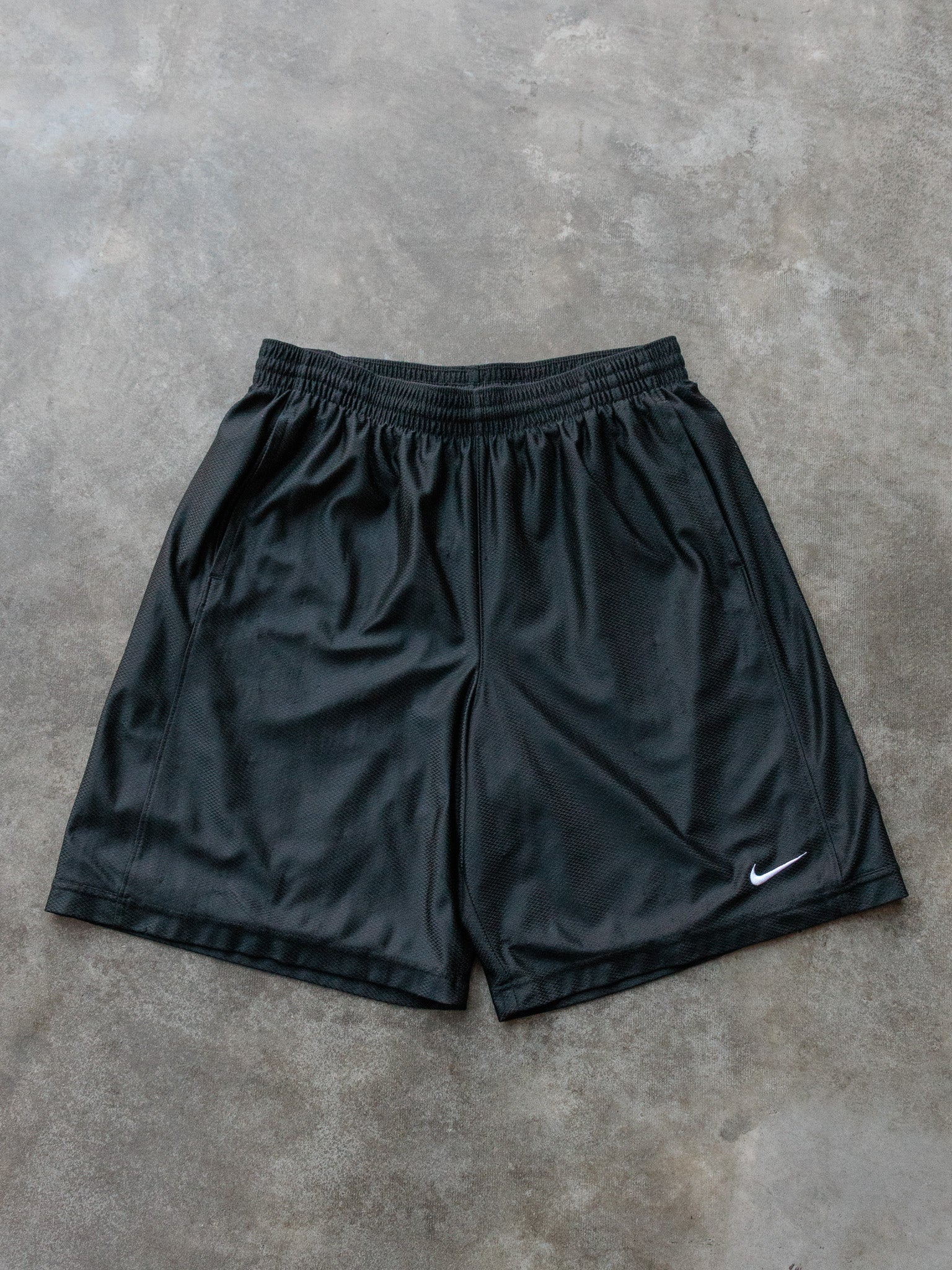 Vintage 00s Black Nike Mesh Shorts (XL)