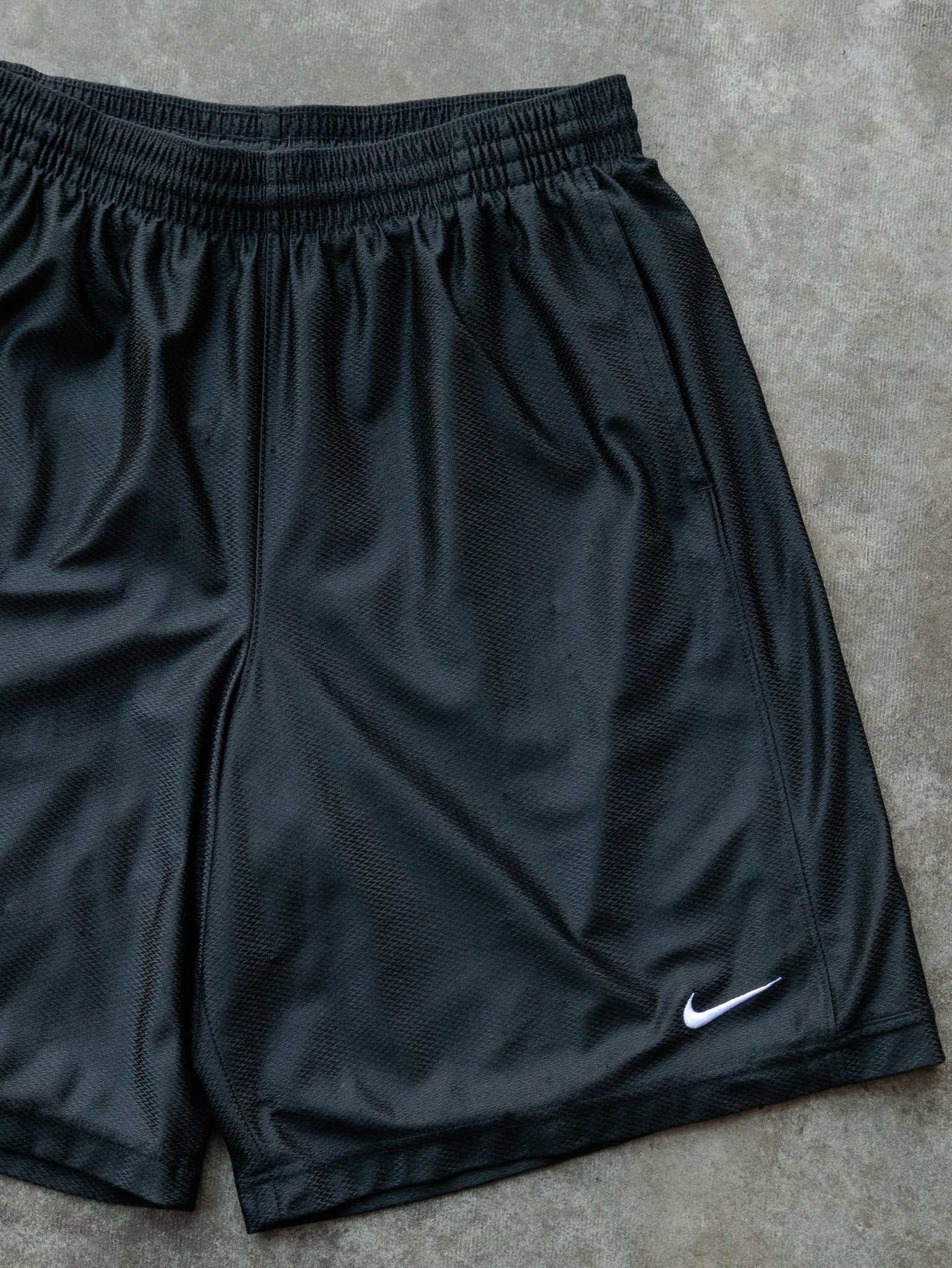 Vintage 00s Black Nike Mesh Shorts (XL)