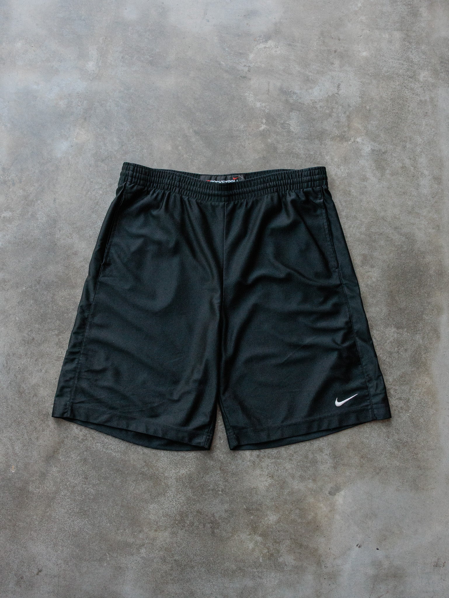 Vintage 00s Black Nike Basketball Shorts (XL)