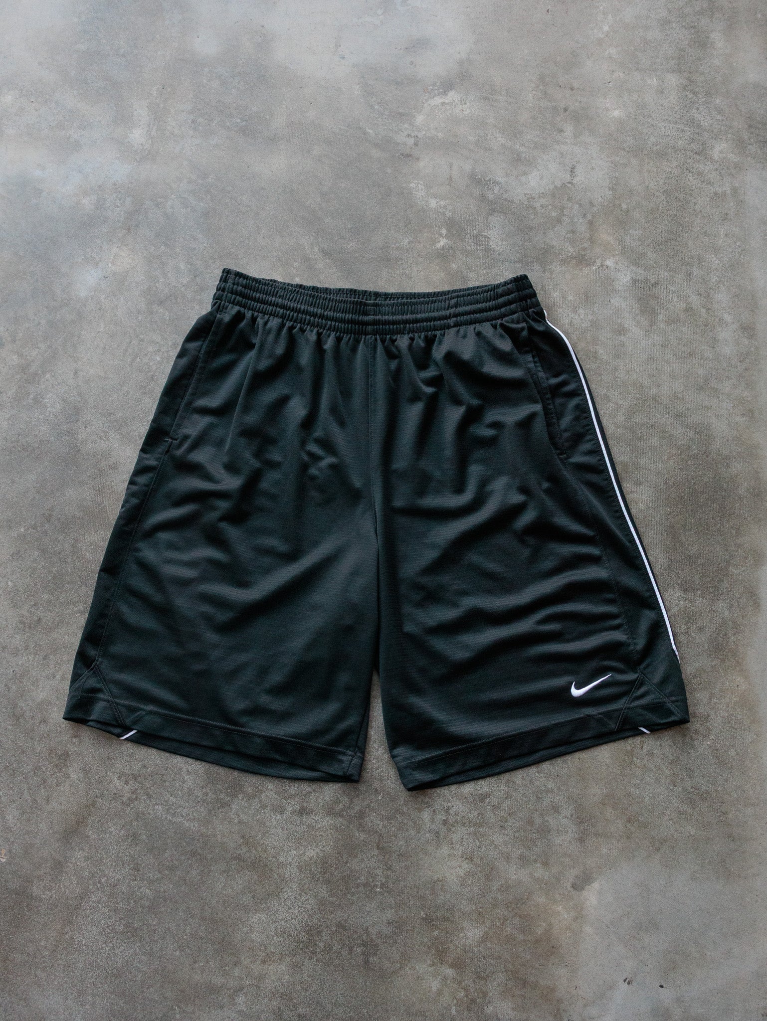 Vintage 00s Green Nike Mesh Shorts (XL)