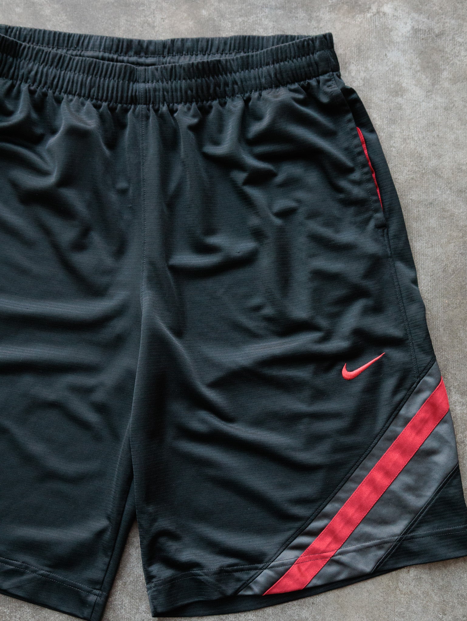 Vintage 00s Black Nike Basketball Shorts (XL)