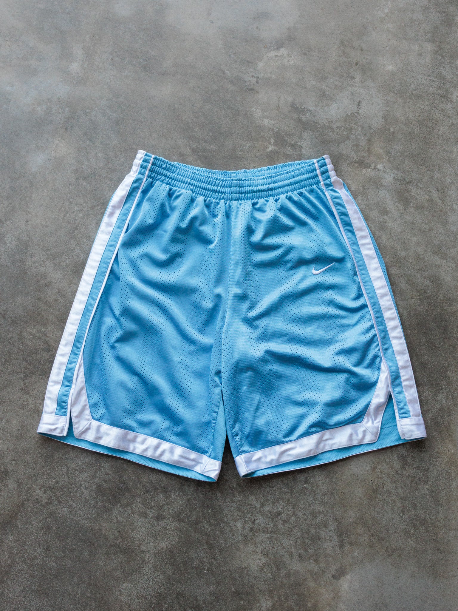 Vintage 00s Blue Nike Basketball Shorts (XL)