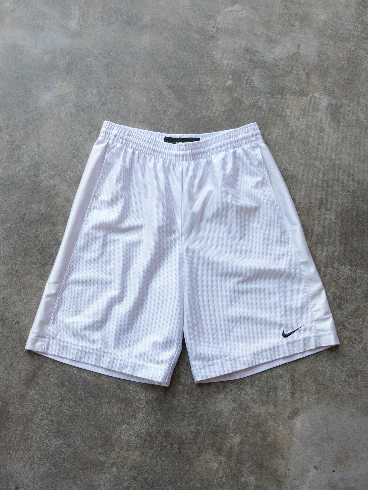 Vintage 00s White Nike Basketball Shorts (L)