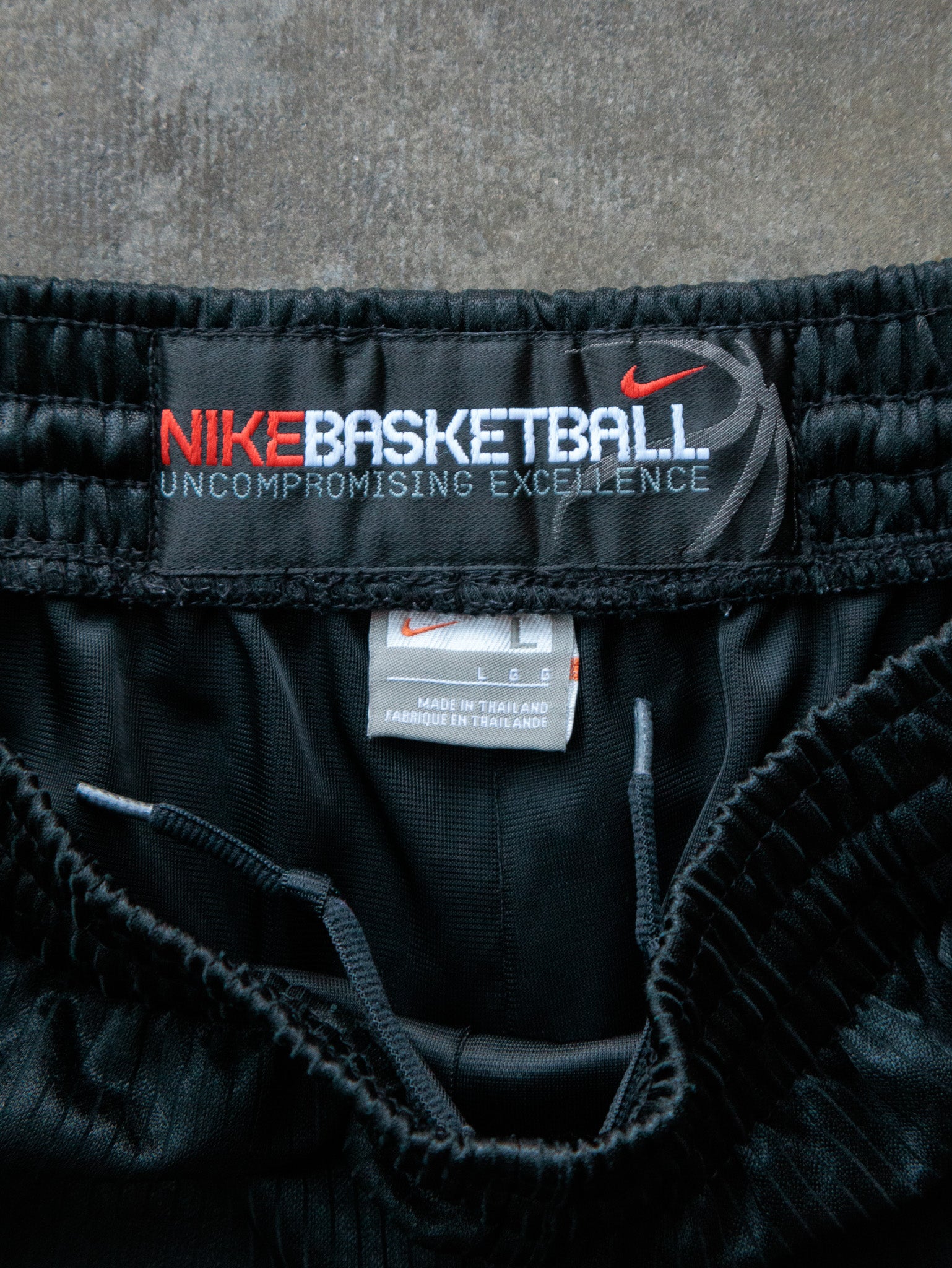 Vintage 00s Black Nike Basketball Shorts (L)