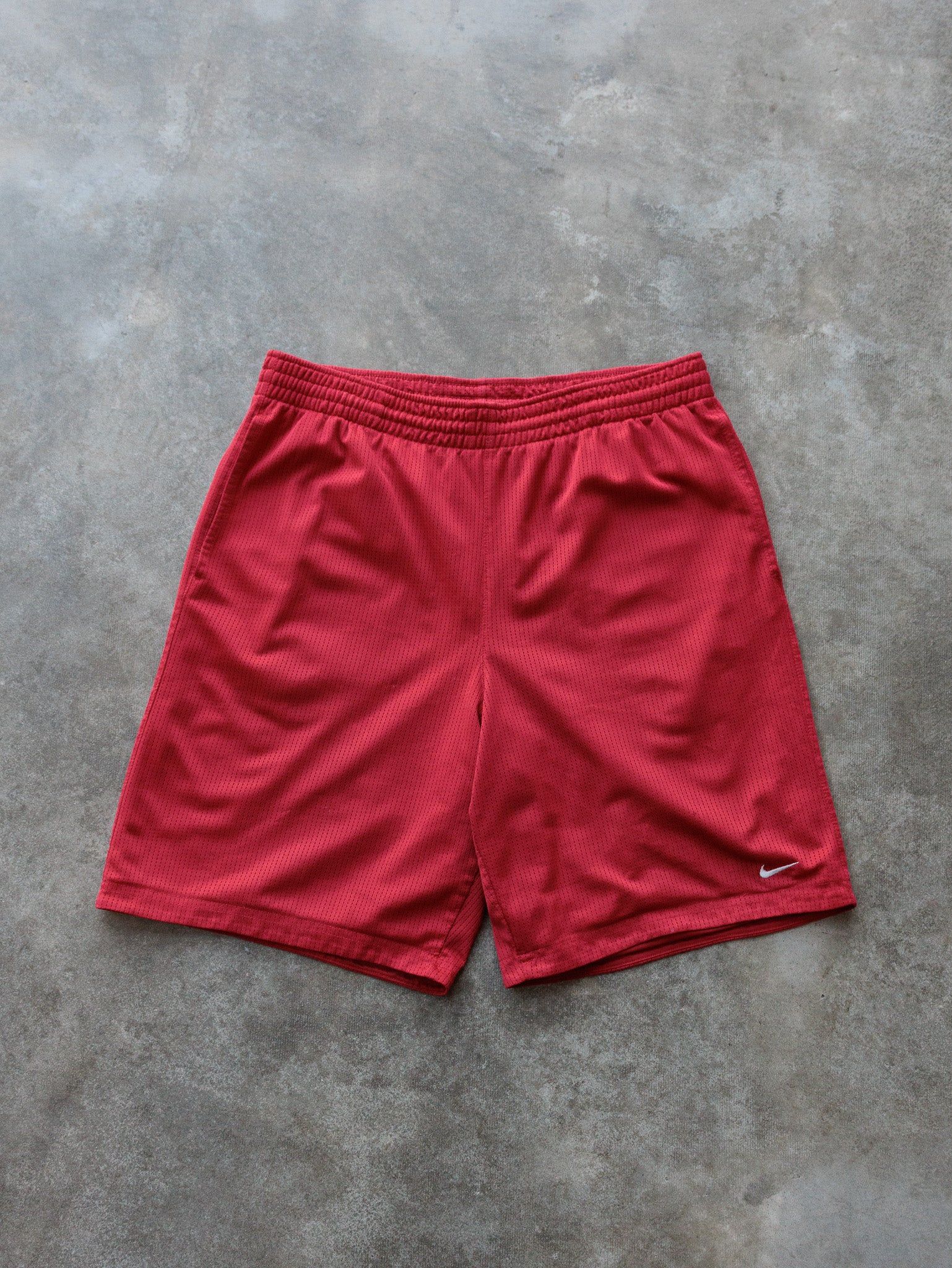 Vintage 00s Red Nike Mesh Shorts (M)