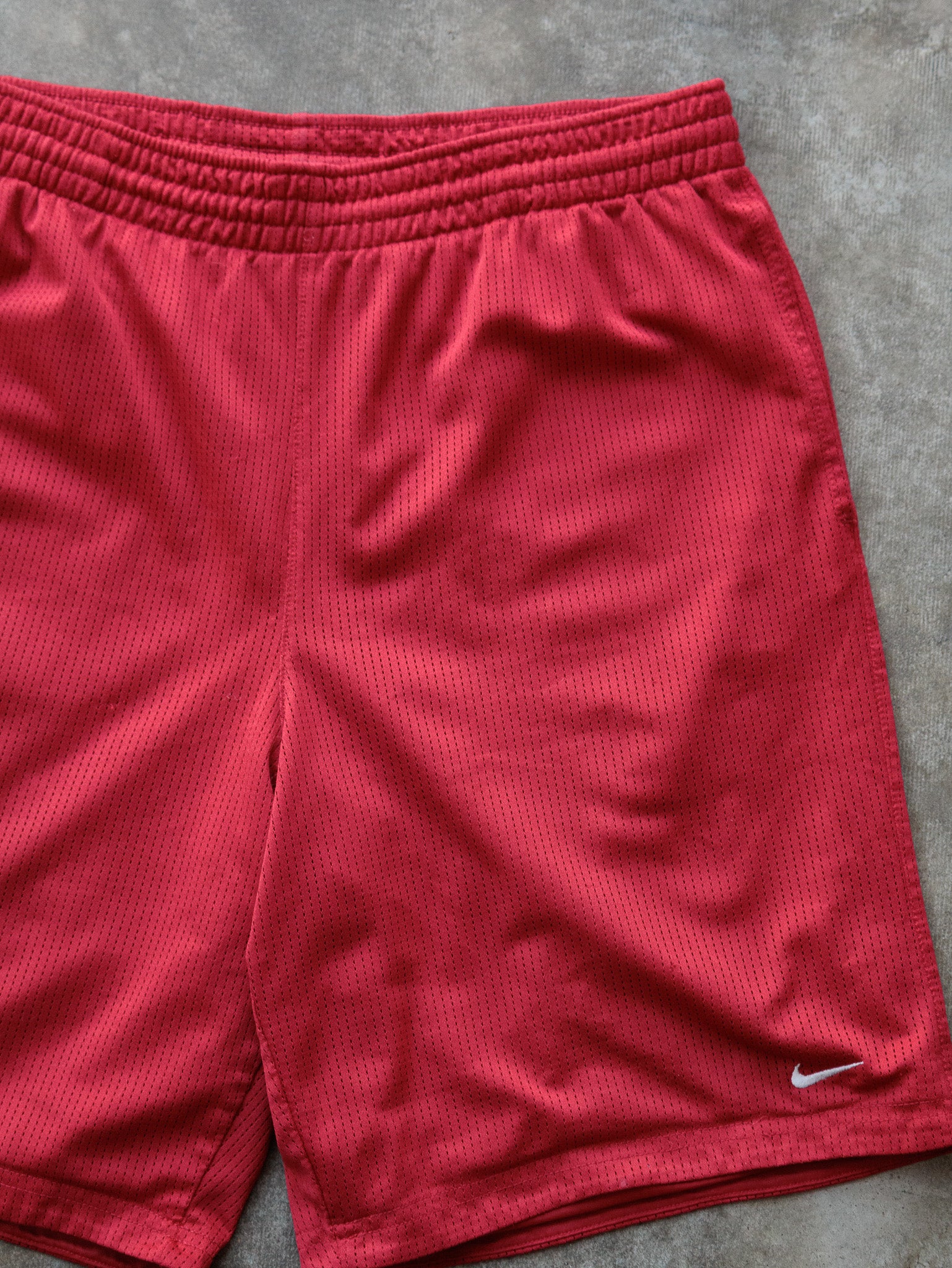 Vintage 00s Red Nike Mesh Shorts (M)