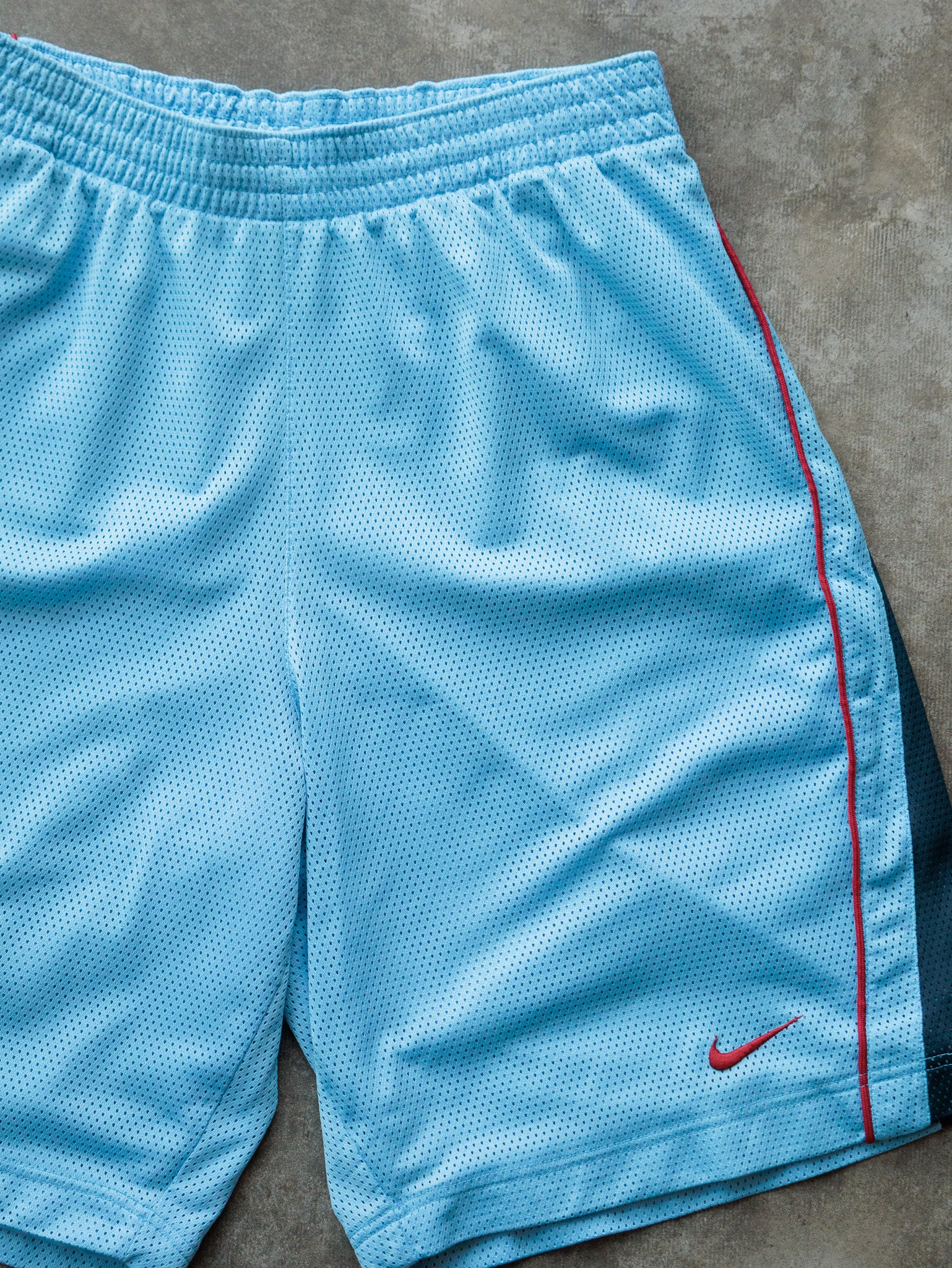 Vintage 00s Blue Nike Mesh Shorts (L)