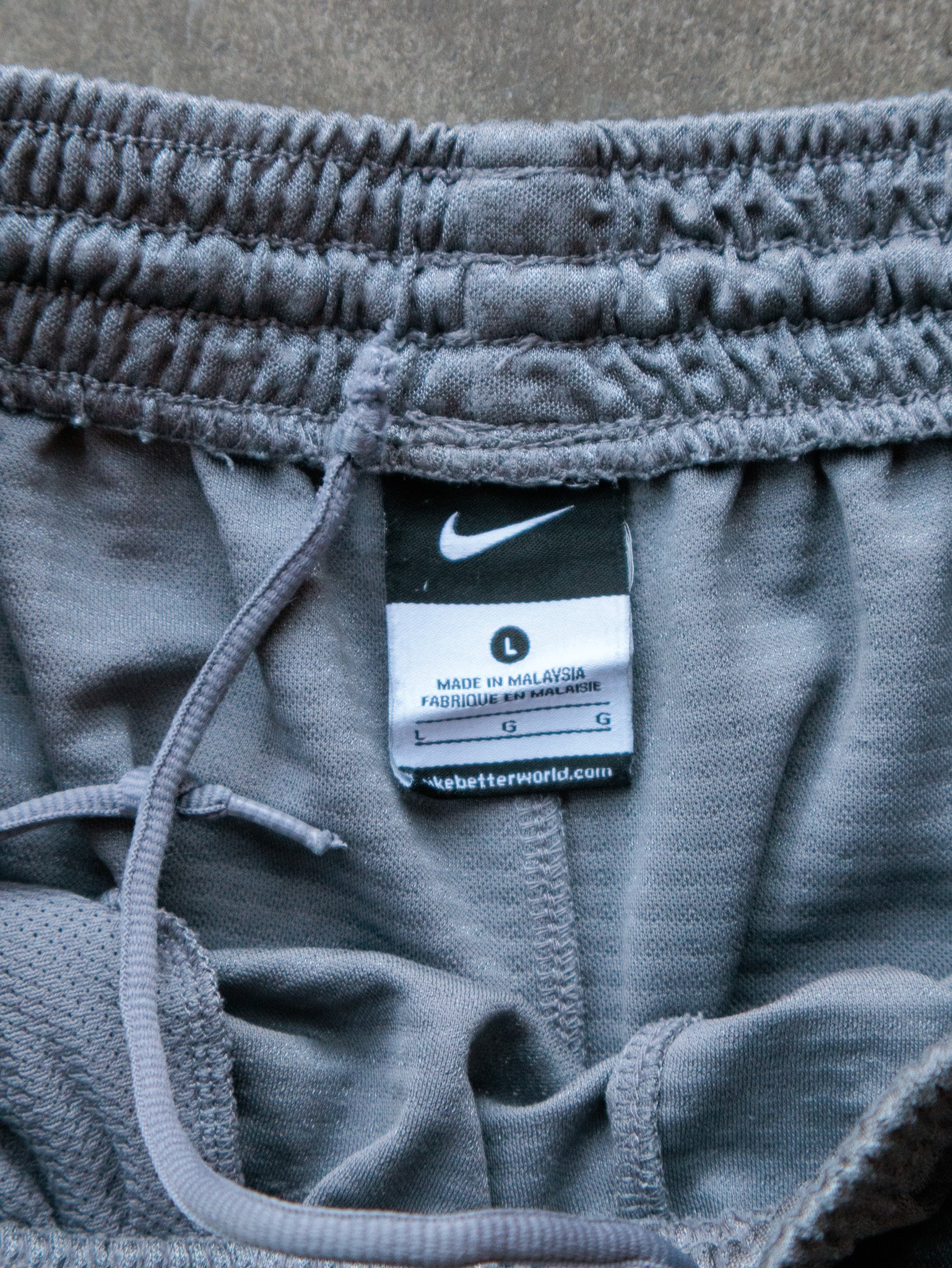 Vintage 00s Grey Nike Shorts (L)