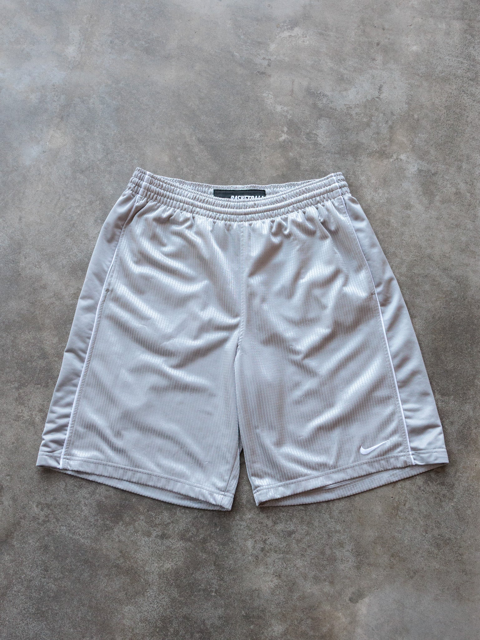 Vintage 00s Grey Nike Basketball Shorts (M)