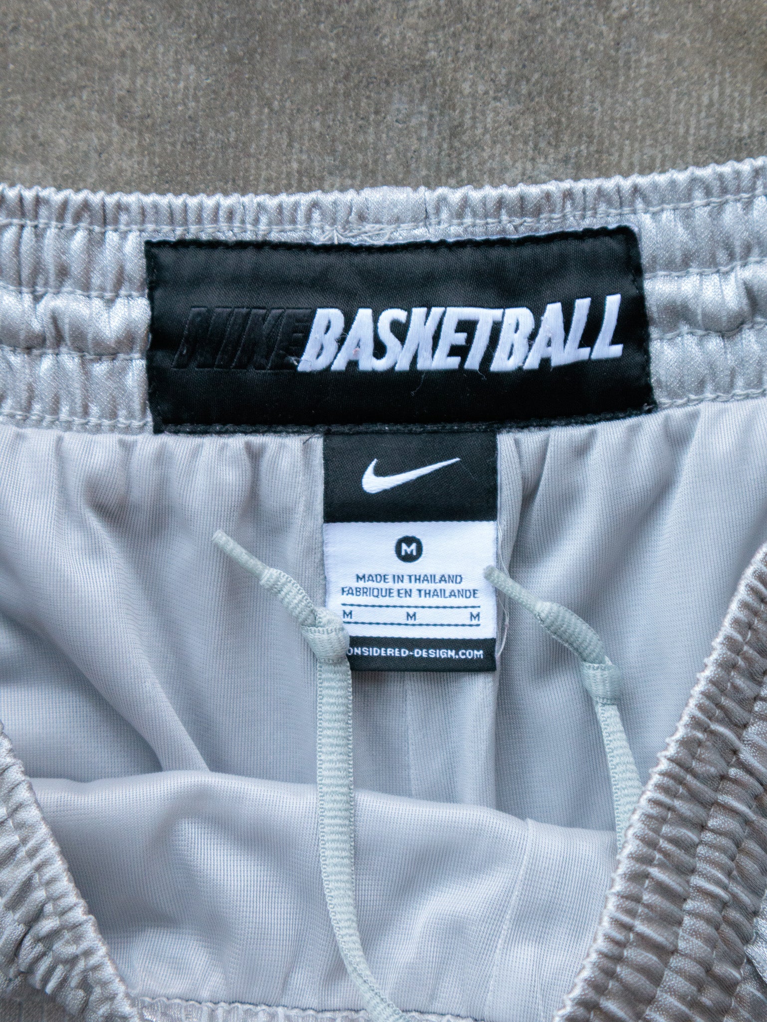 Vintage 00s Grey Nike Basketball Shorts (M)