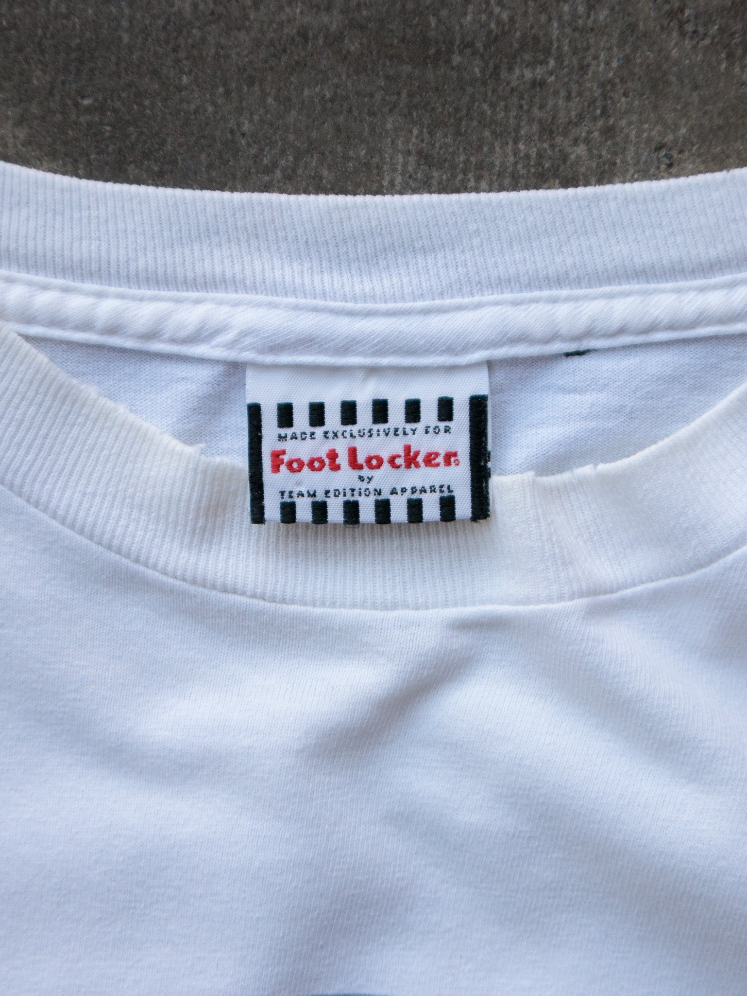 Vintage 90s White UConn Huskies Tee (XL)