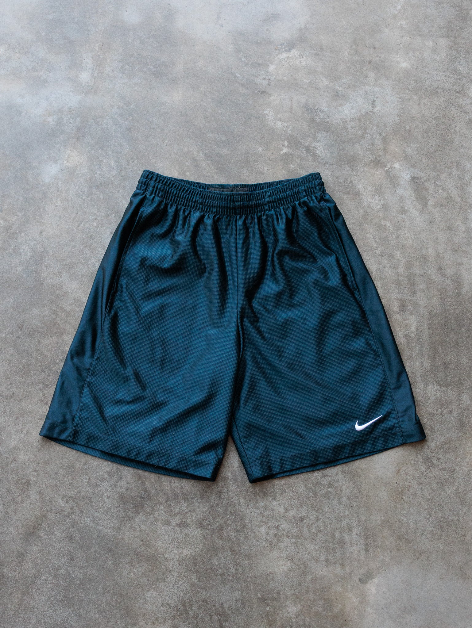Vintage 00s Green Nike Basketball Shorts (M)