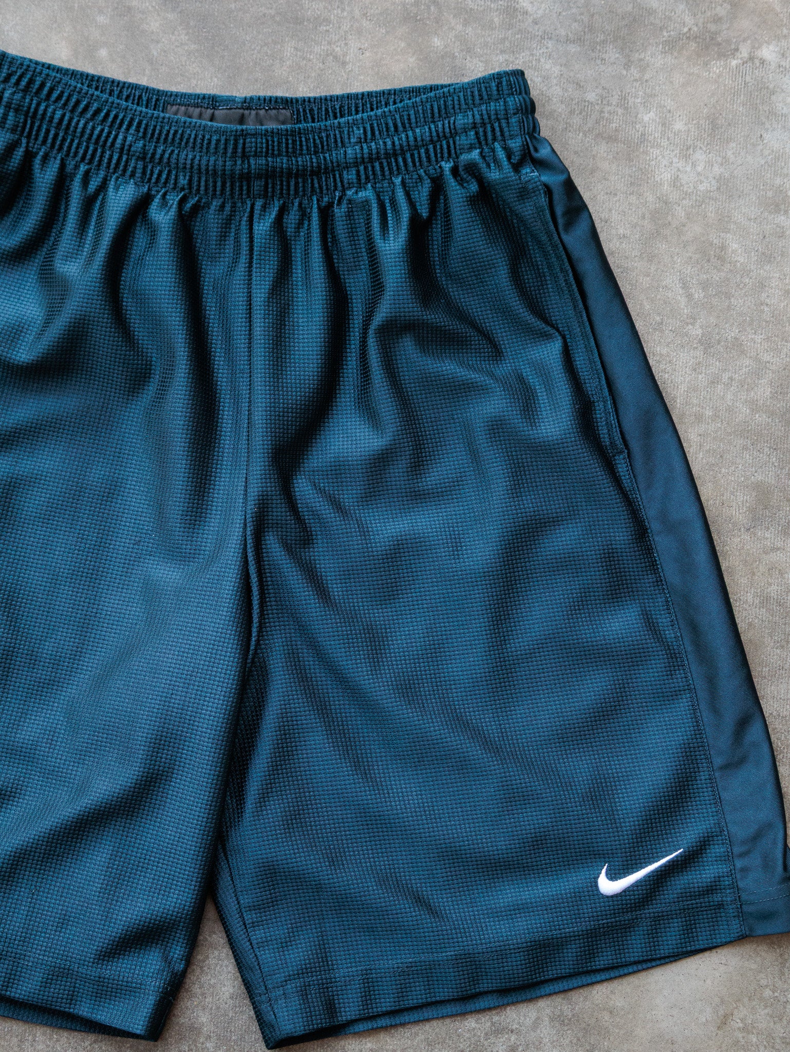 Vintage 00s Green Nike Basketball Shorts (M)