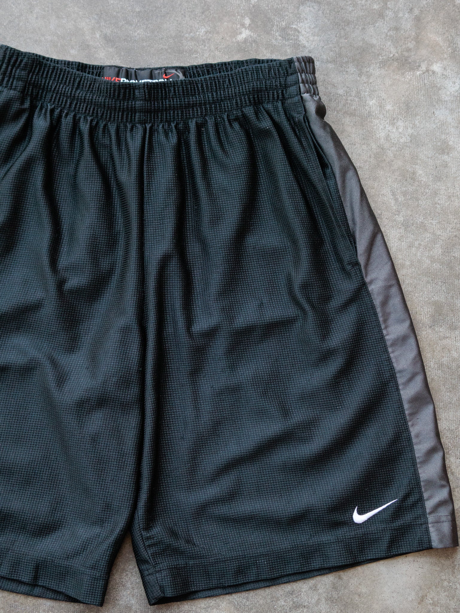 Vintage Black Nike Basketball Shorts (L)