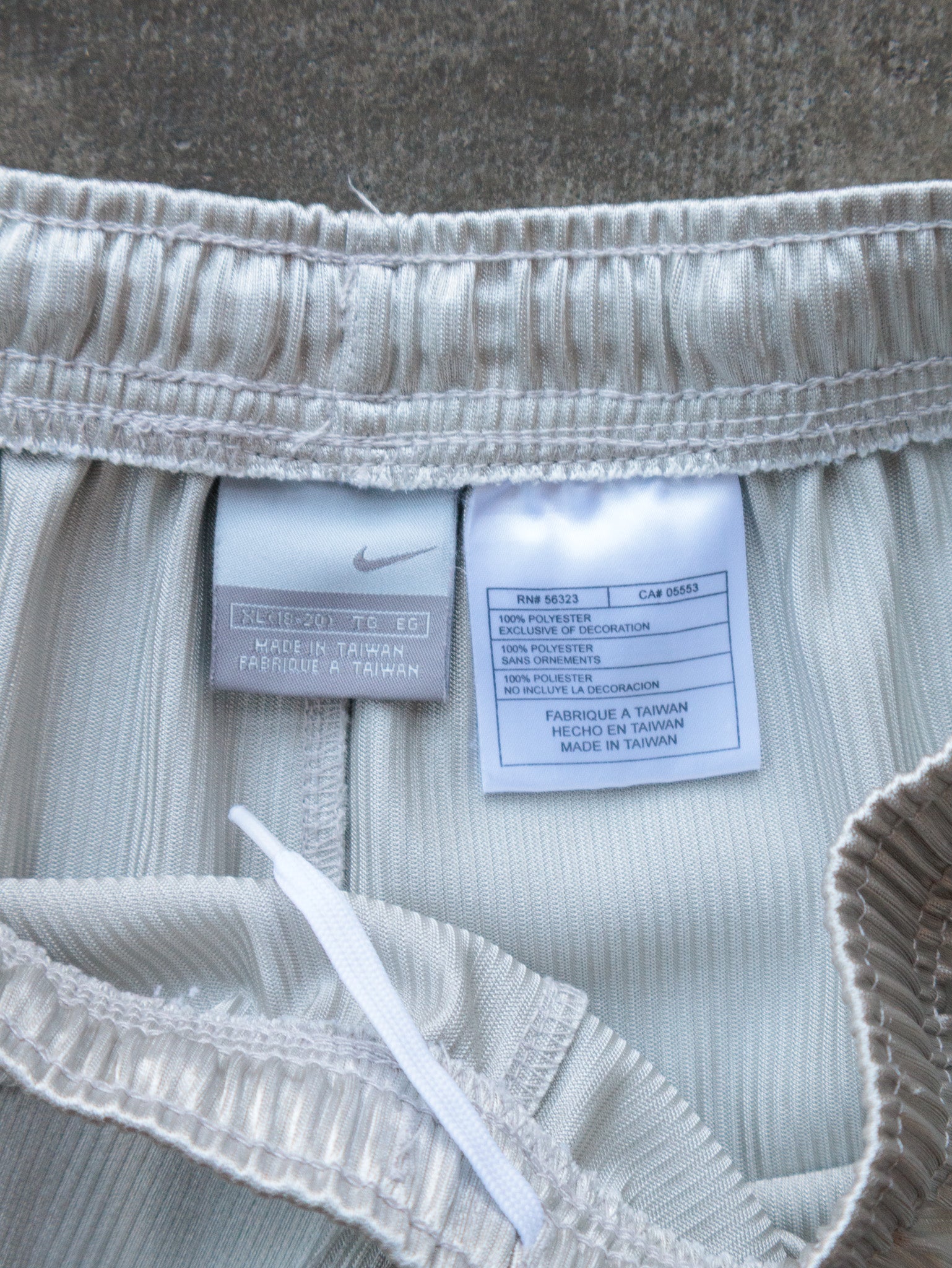 Vintage 00s White Nike Shorts (XL)
