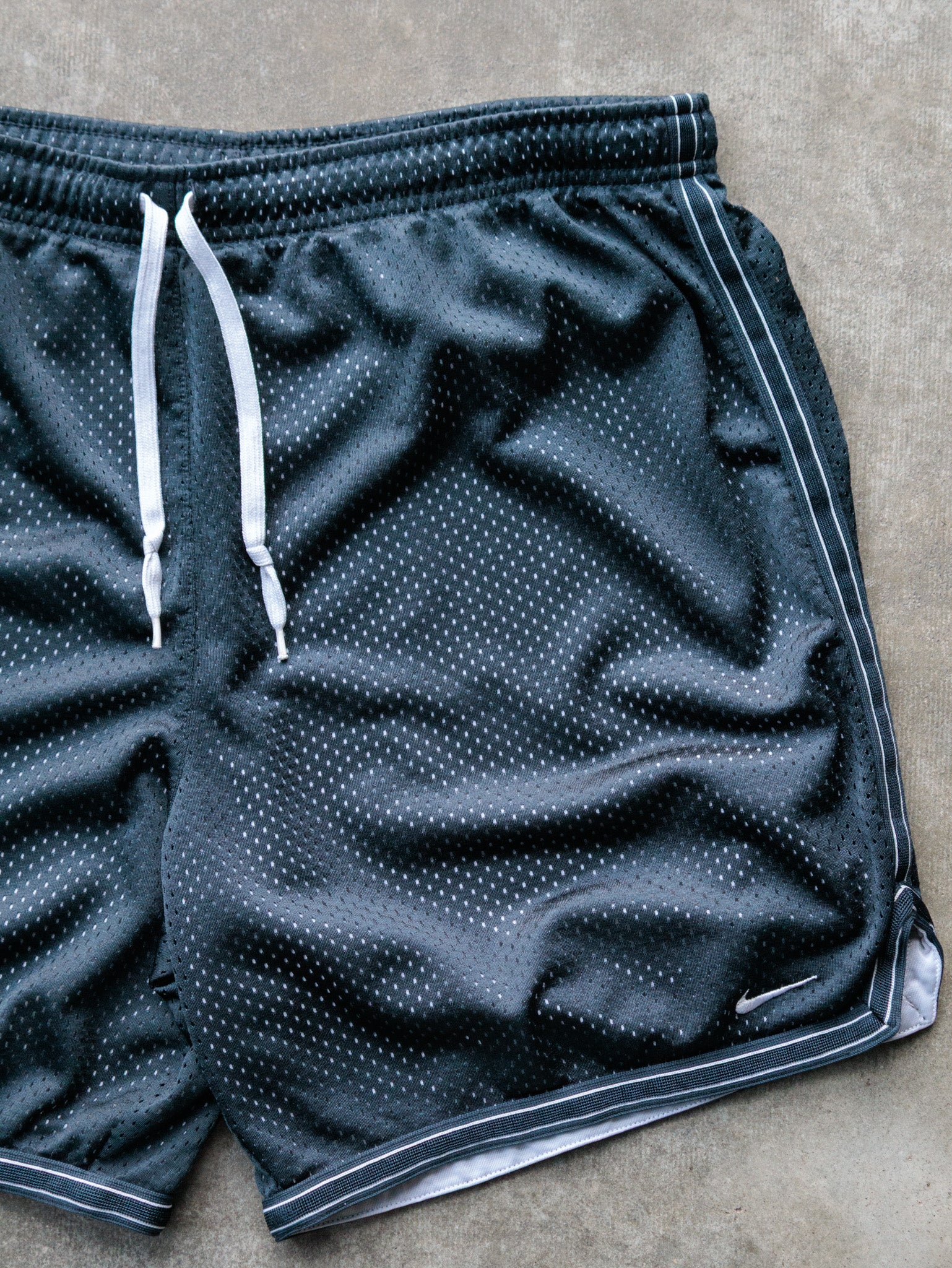 Vintage Black Nike Mesh Shorts (M)