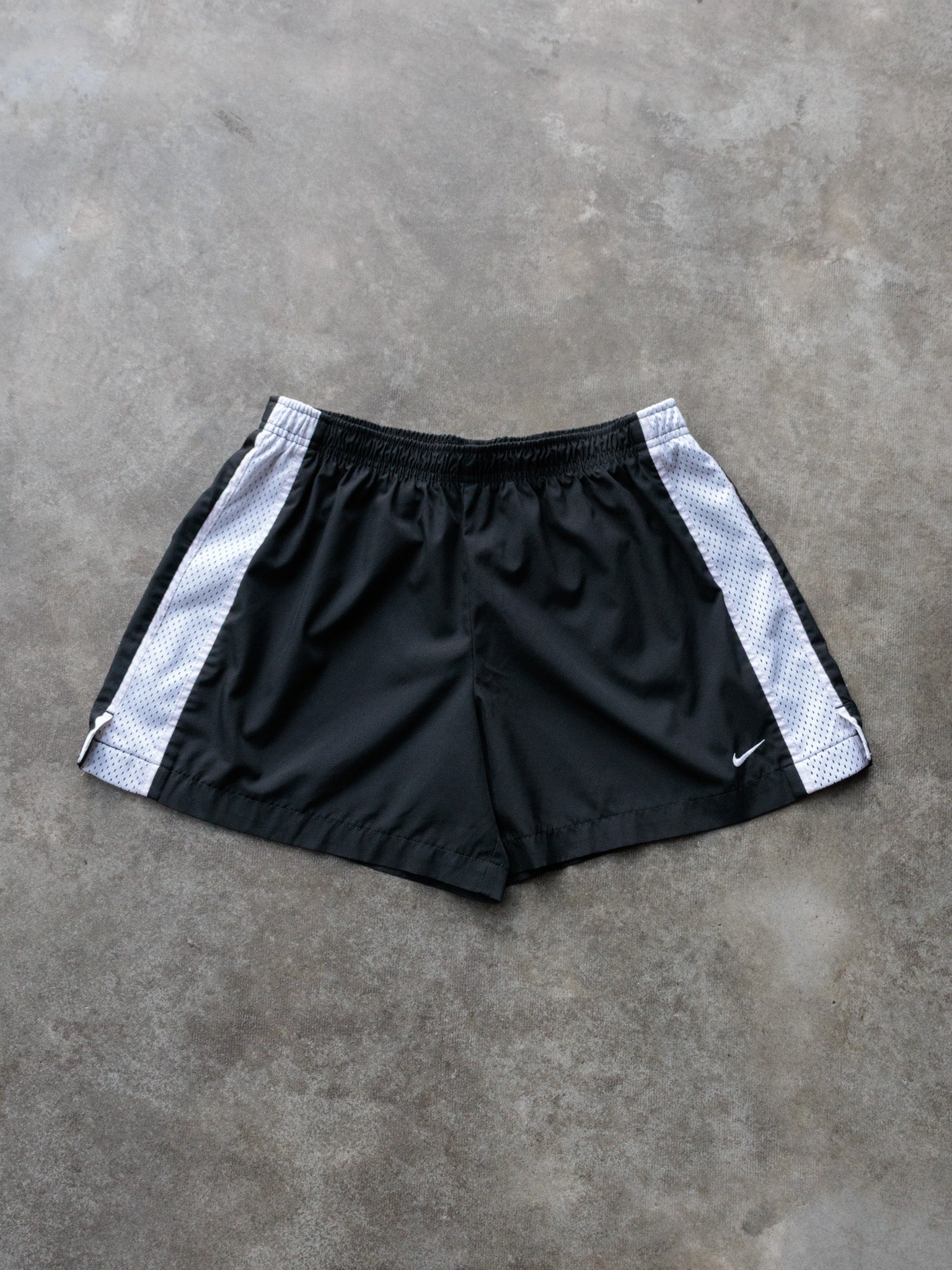 Vintage 00s Black Nike Mesh Shorts (Women's M)