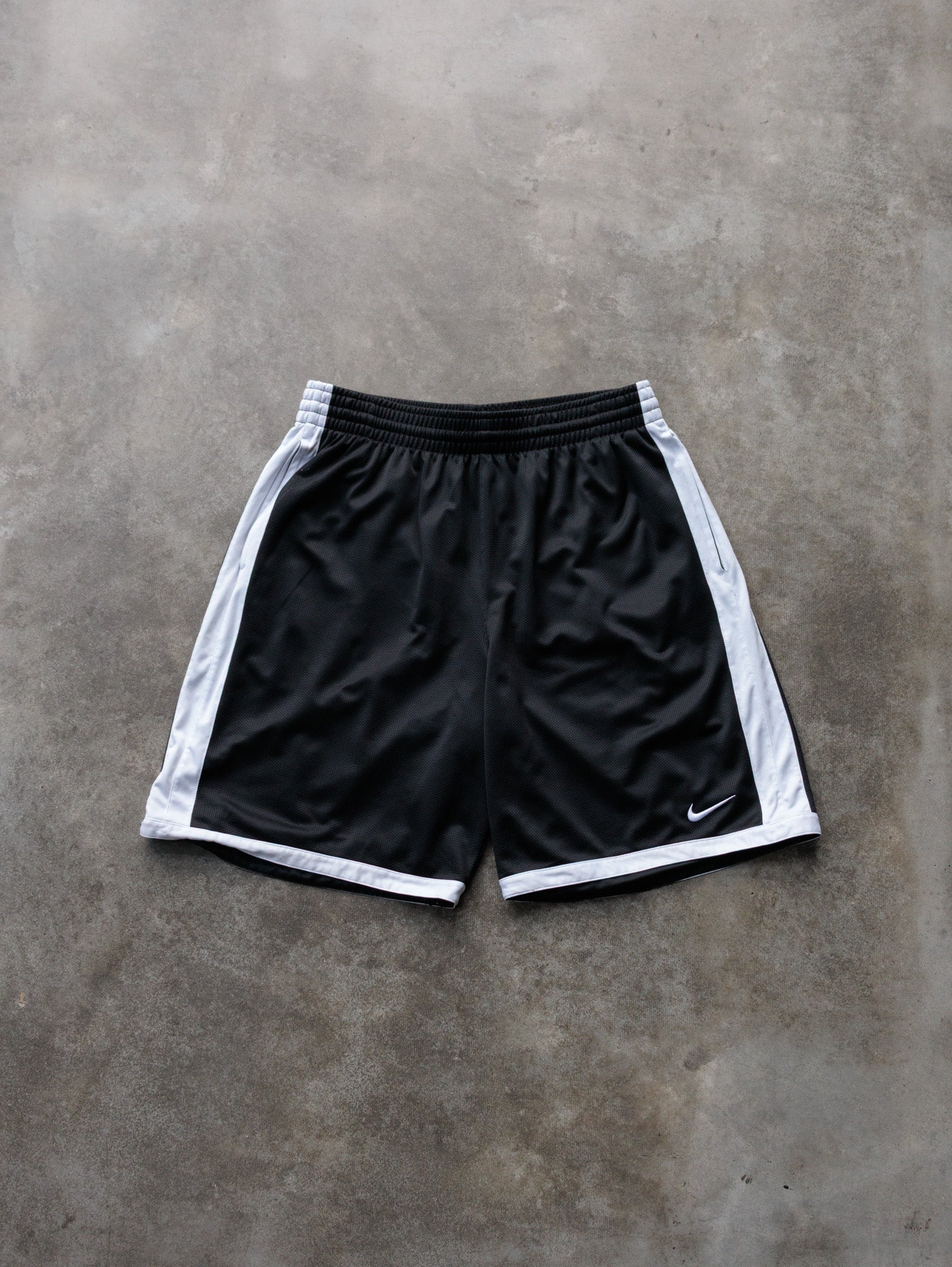 Vintage Black Nike Mesh Shorts (L)