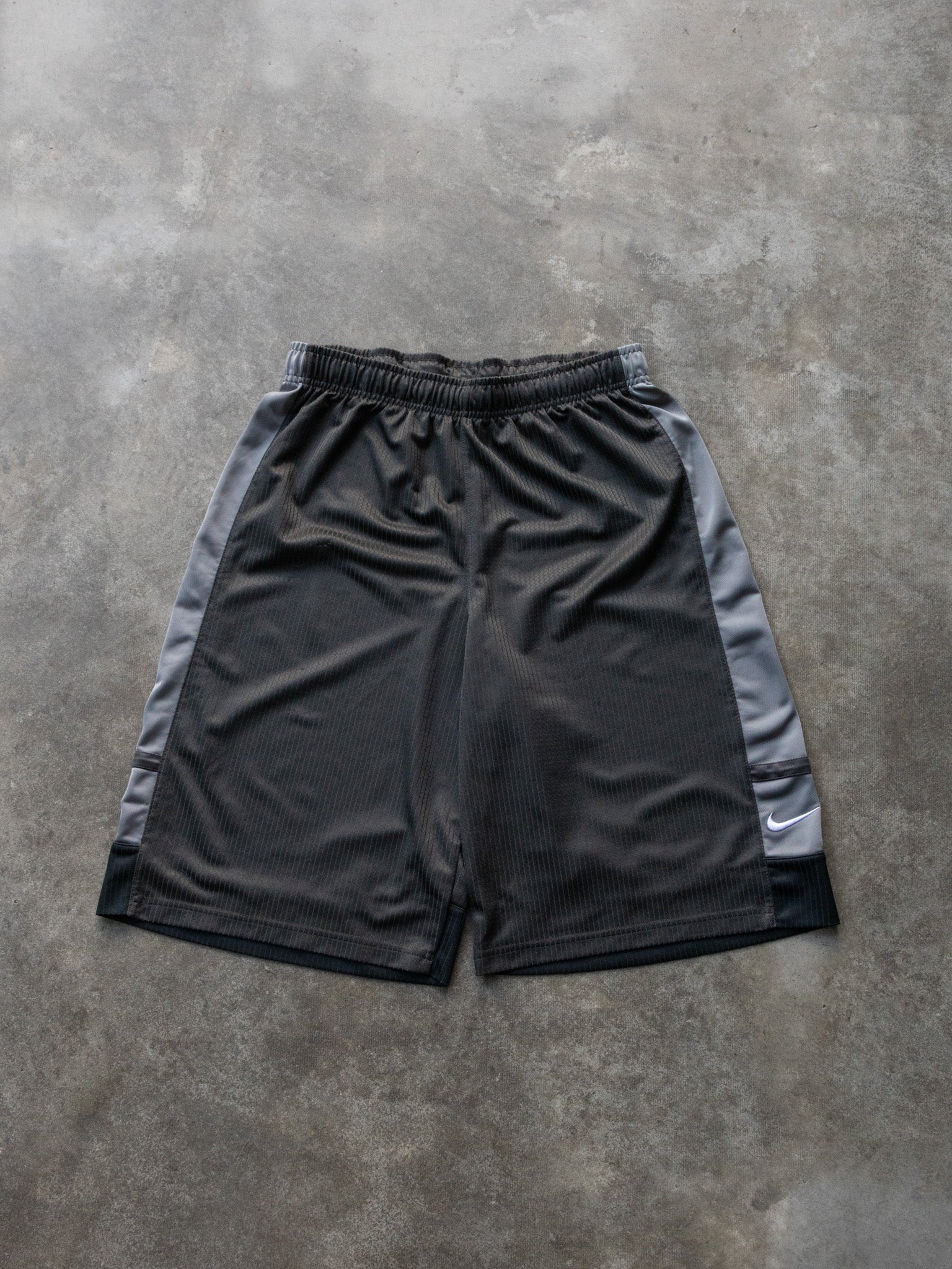 Vintage 00s Black Nike Shorts (XL)